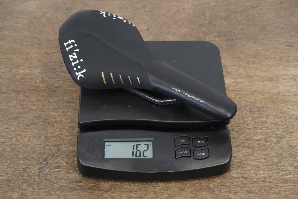 140mm (Regular) Fizik Antares R3 Carbon Rail Road Saddle 162g