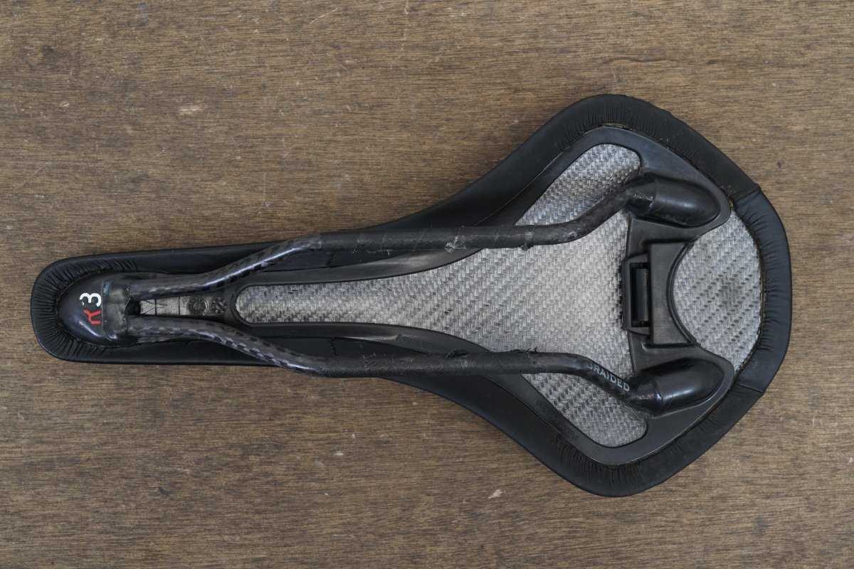 140mm (Regular) Fizik Antares R3 Carbon Rail Road Saddle 162g
