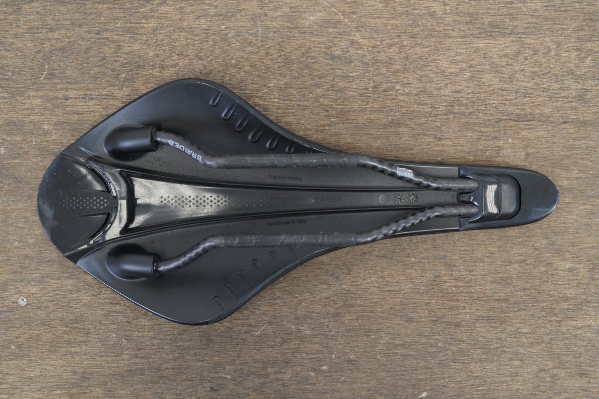 142mm (Large) Fizik Arione R1 Carbon Rail Road Saddle 176g