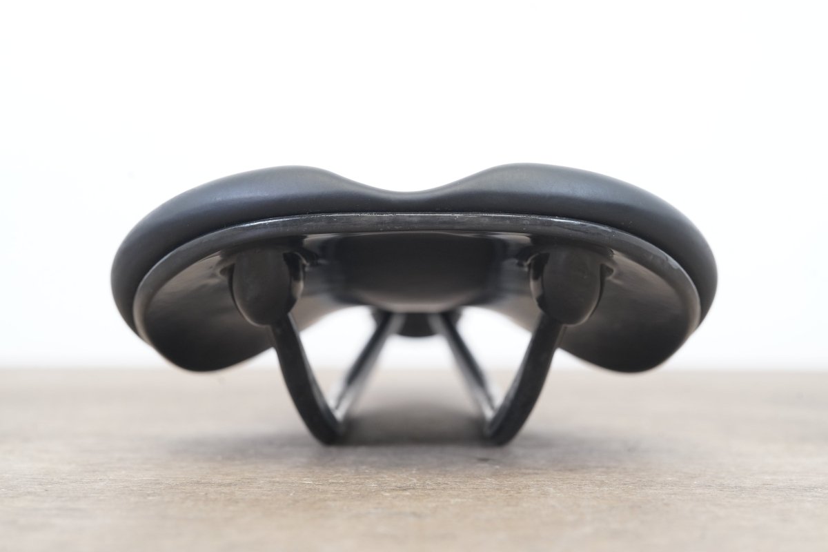 142mm (Shallow) Fabric Scoop Pro Carbon Rail Road Saddle 202g