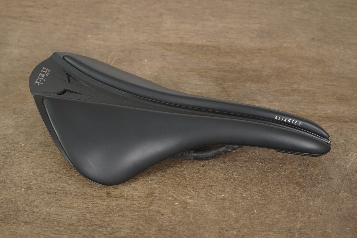 148mm (Large) Fizik Aliante Versus Evo R1 Carbon Rail Road Saddle
