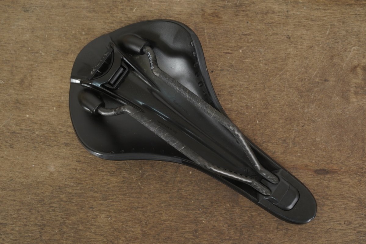 148mm (Large) Fizik Aliante Versus Evo R1 Carbon Rail Road Saddle