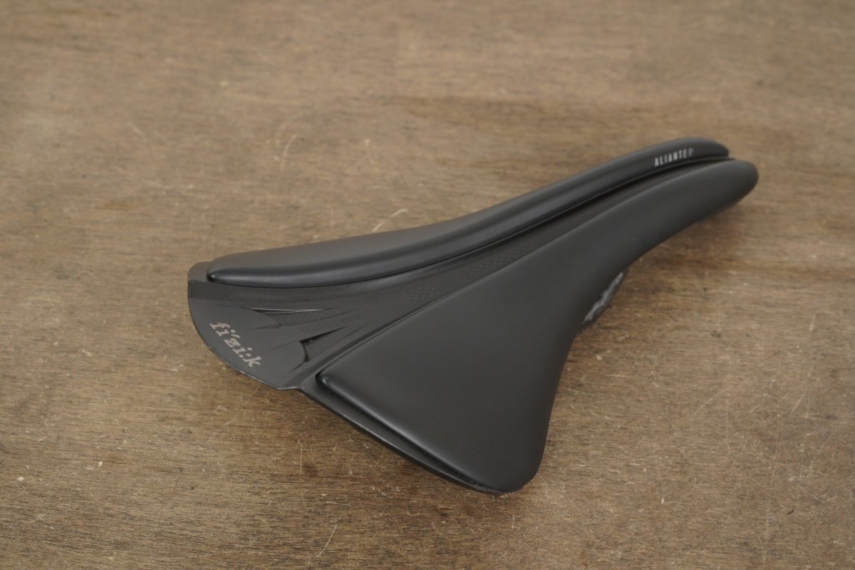 148mm (Large) Fizik Aliante Versus Evo R1 Carbon Rail Road Saddle