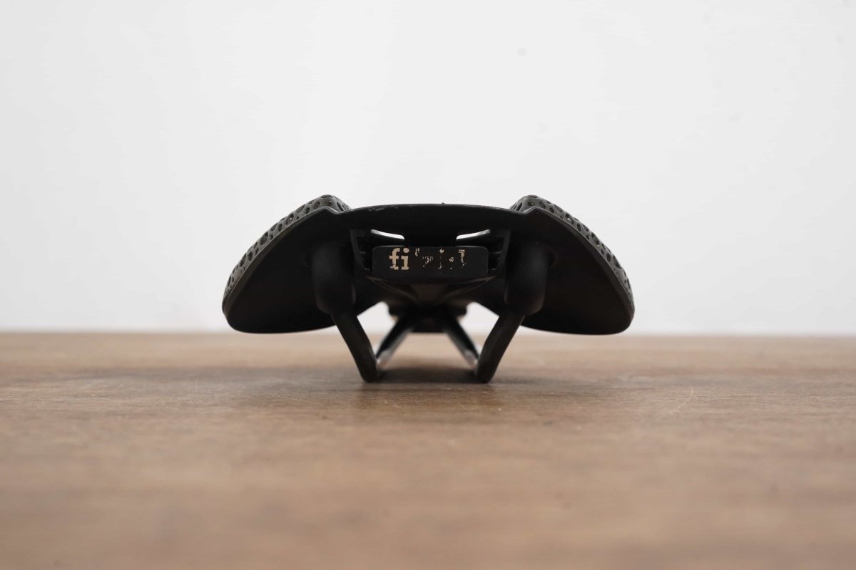 149mm Fizik Antares R1 Versus Evo Adaptive Carbon Road Saddle 183g