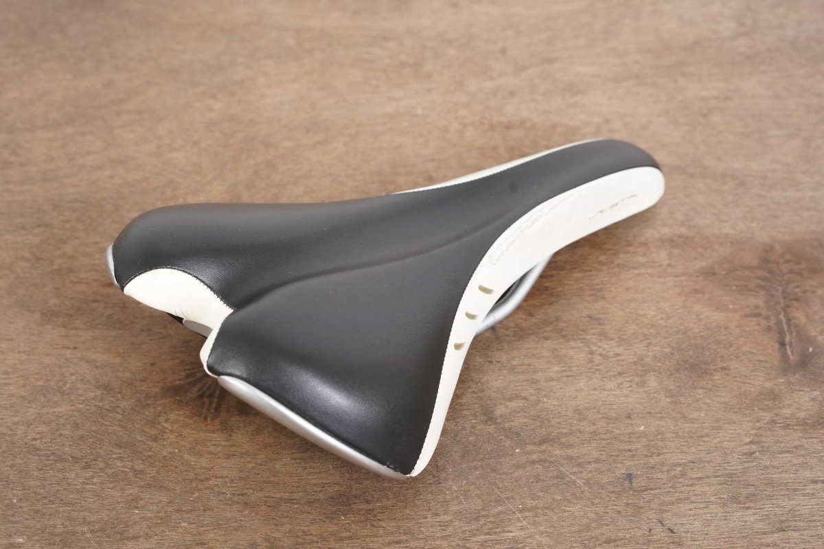 150mm Fizik Vesta Manganese Road Saddle 295g