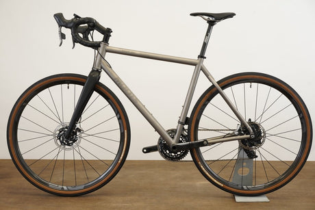 56cm Moots Vamoots RSL SRAM Red AXS HRD ENVE G23 Titanium Disc Road Bike