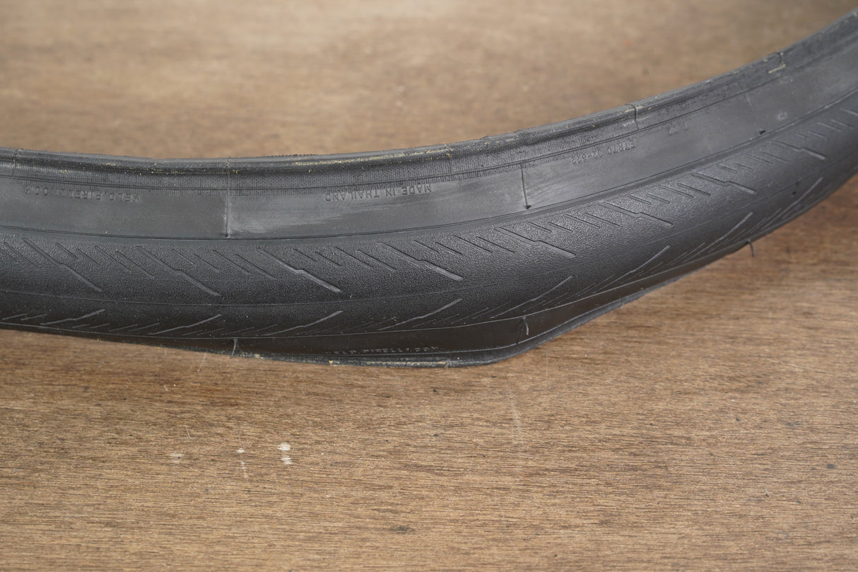 (1) 700x32C 32mm Pirelli P7 Sport Clincher Road Tire