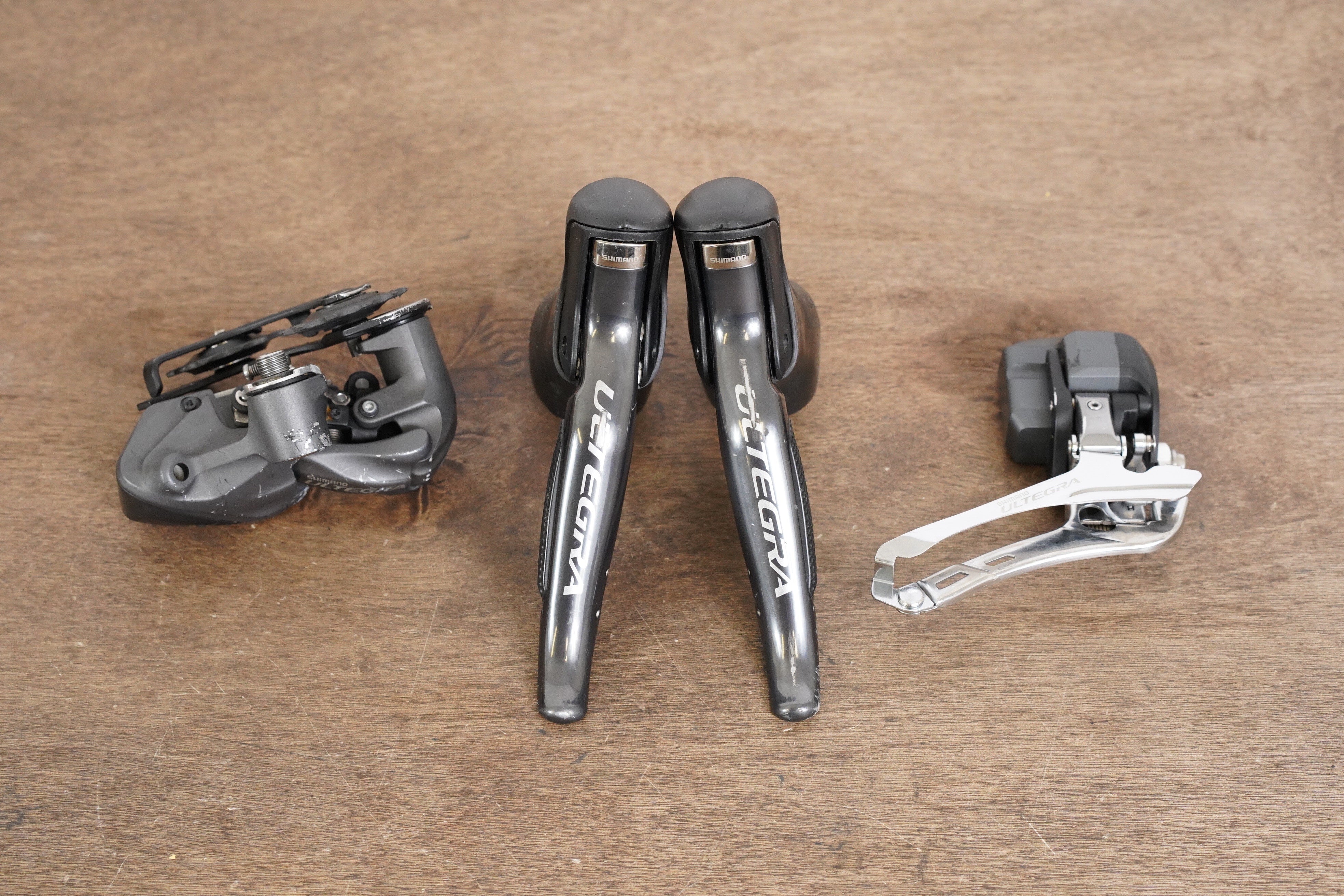 Shimano Ultegra 6770 Di2 10 Speed Electronic Rim Brake Road Groupset –  Elevate Cycling