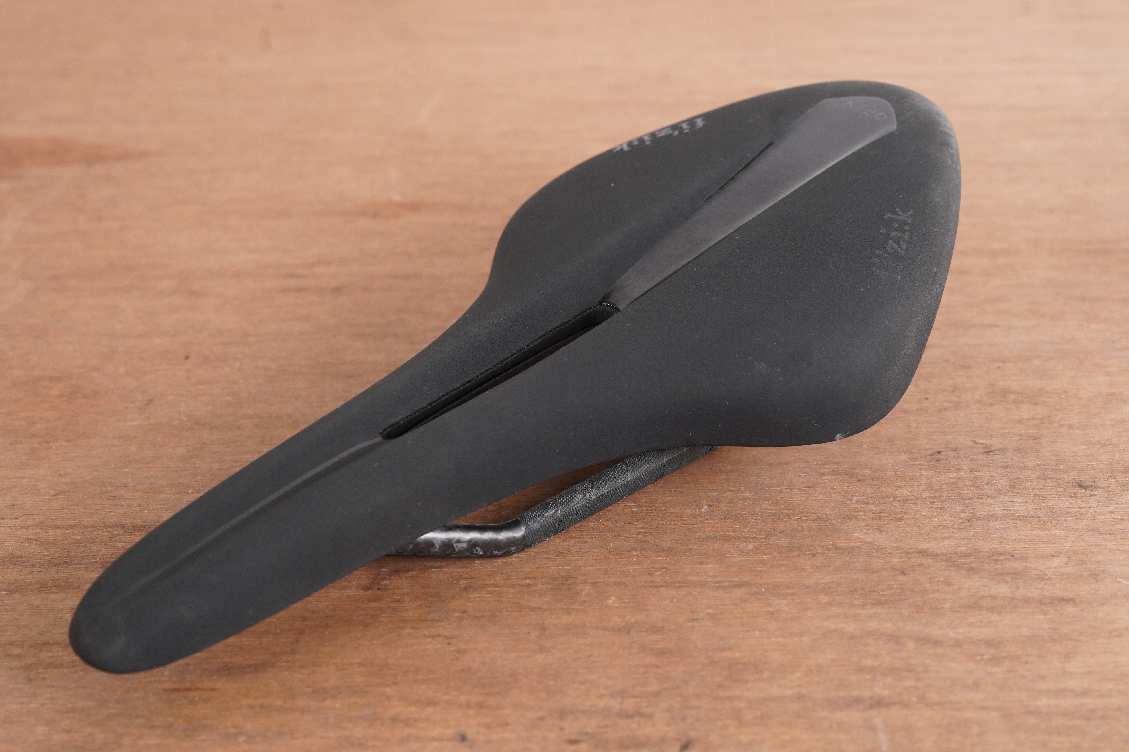 143mm Large Fizik Arione R1 Carbon Rail Road Saddle 207g Elevate Cycling