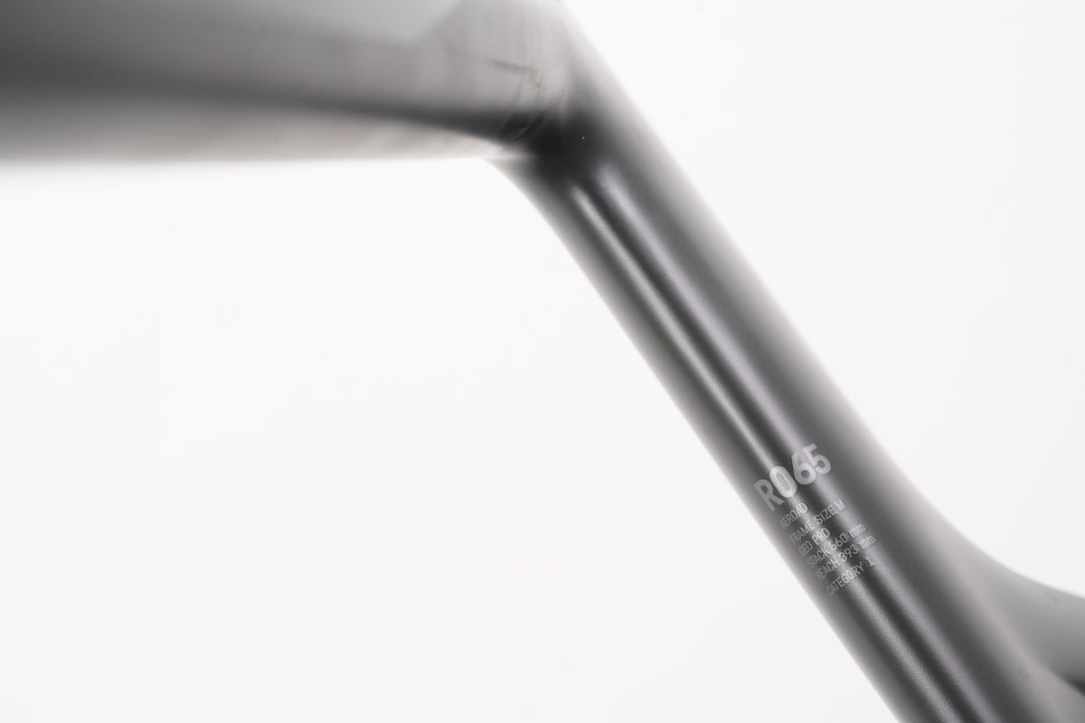 2023 M (Medium) Canyon Aeroad CFR Carbon Disc Brake Road Frameset + Cockpit