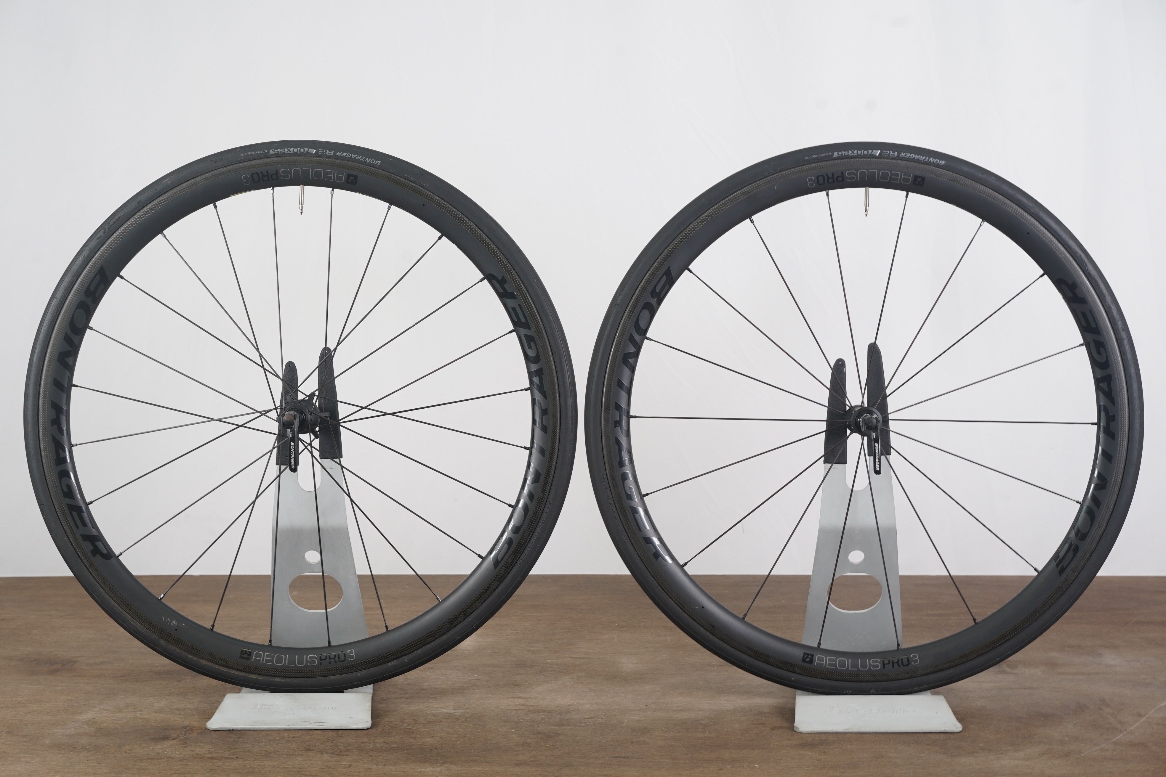 Bontrager AEOLUS PRO3 完組ホイール Bontrager Aeolus Pro 3 TLR Disc Road Wheel - Trek Bikes