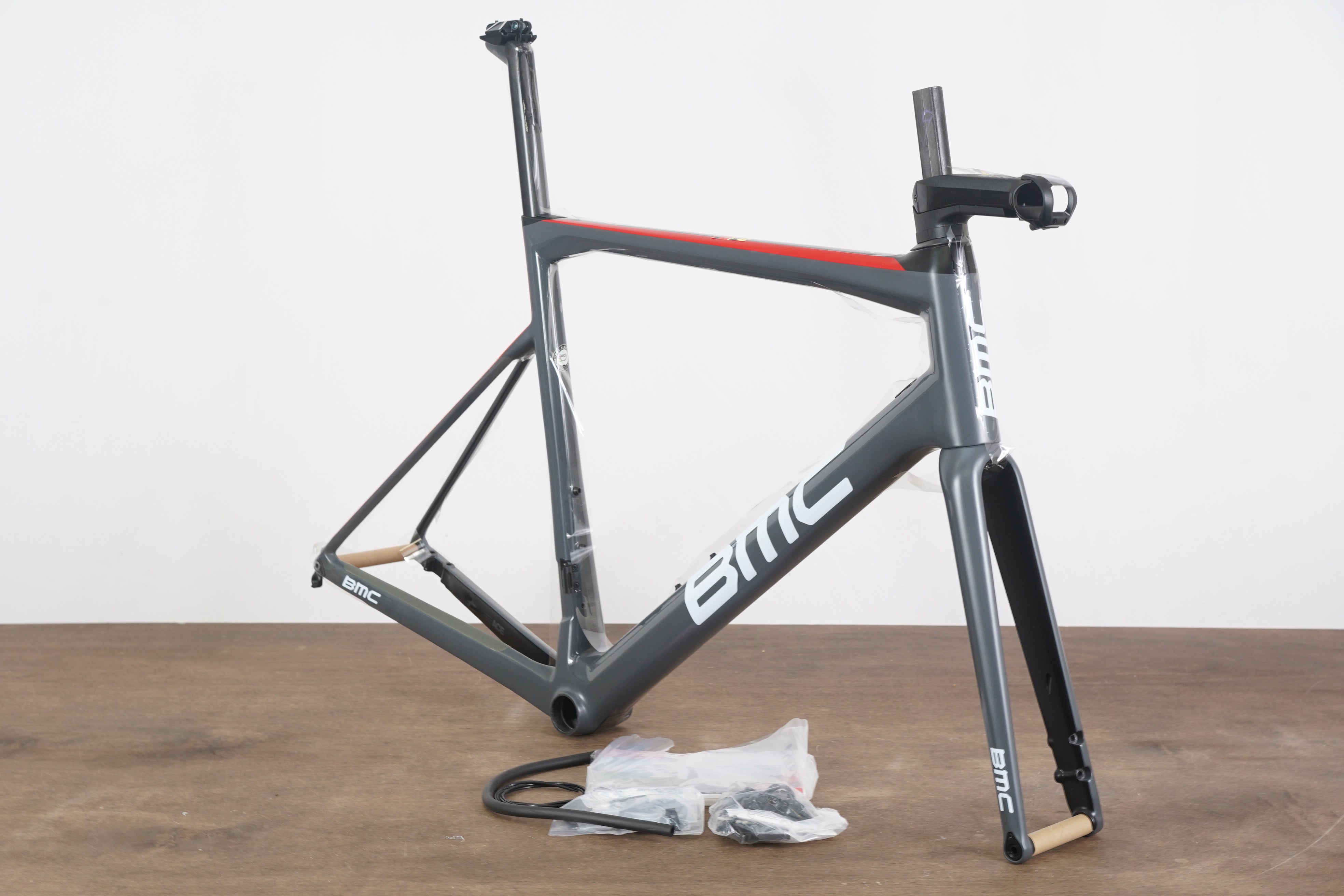 NEW 2019 58cm BMC Teammachine SLR01 Disc Team MOD Frameset GRY-RED
