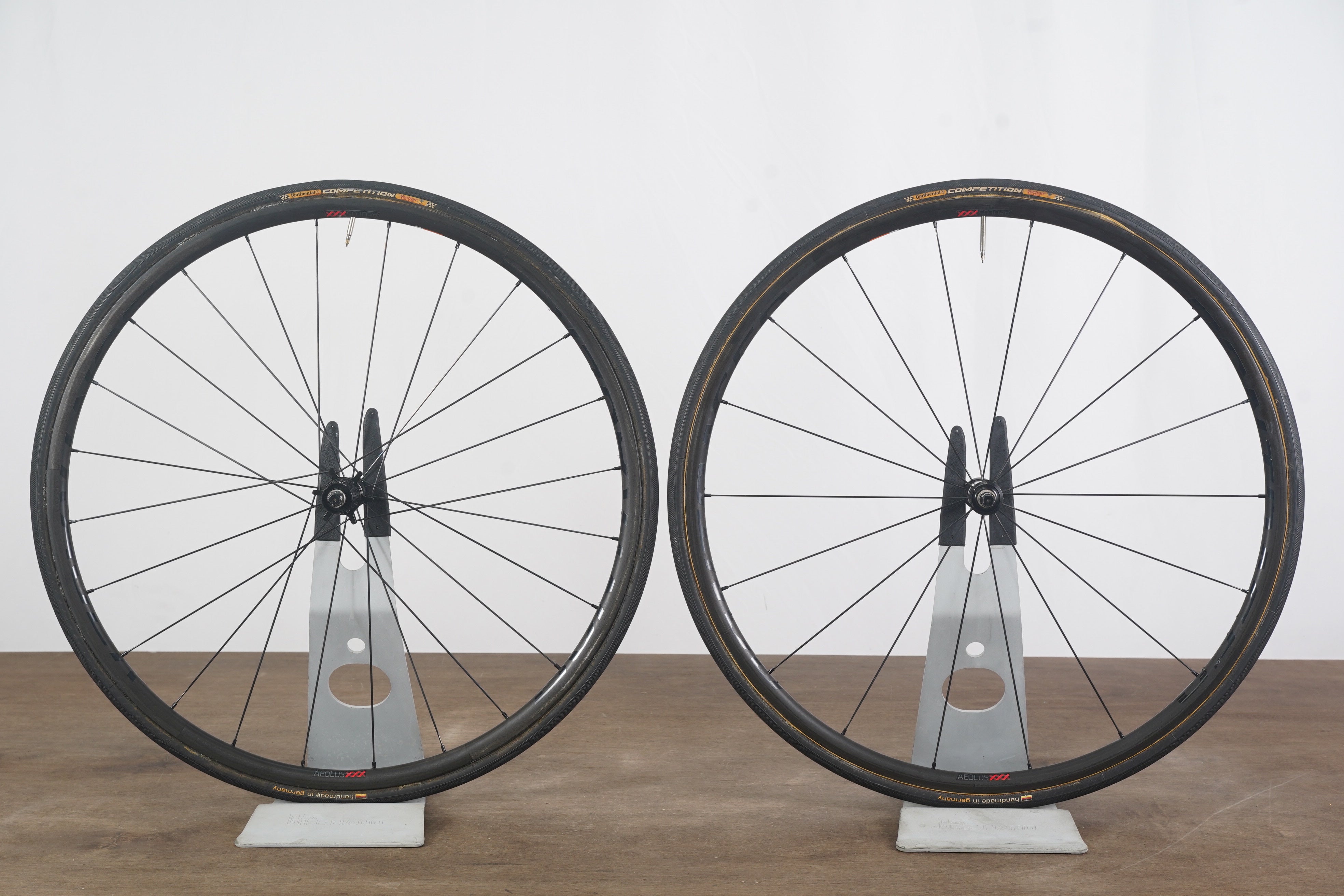 Bontrager Aeolus XXX 2 Carbon Tubular Rim Brake Wheelset