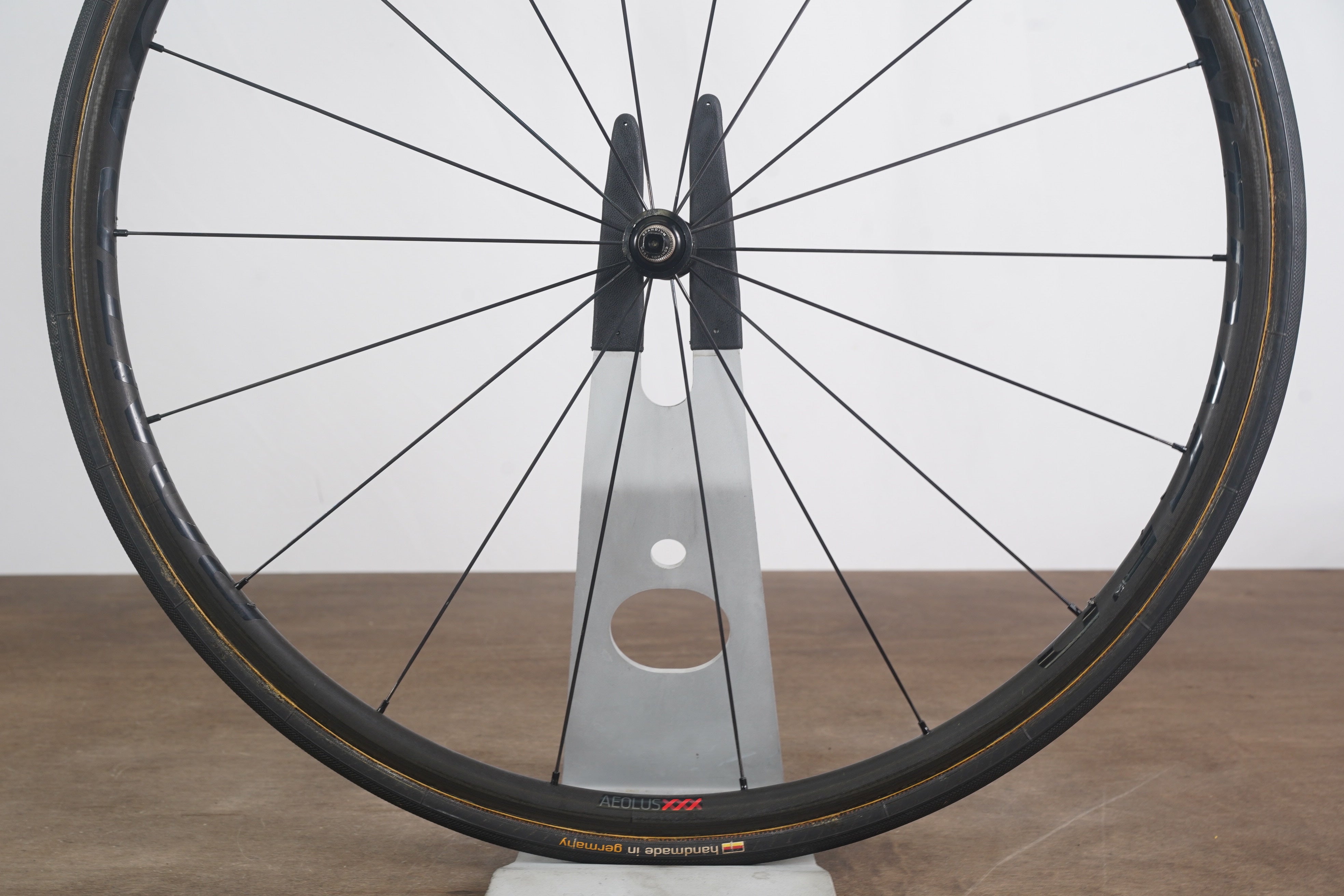 ボントレガー Aeolus XXX Tubular Bontrager Aeolus XXX Tubular Road Wheel - Trek Bikes (JP)