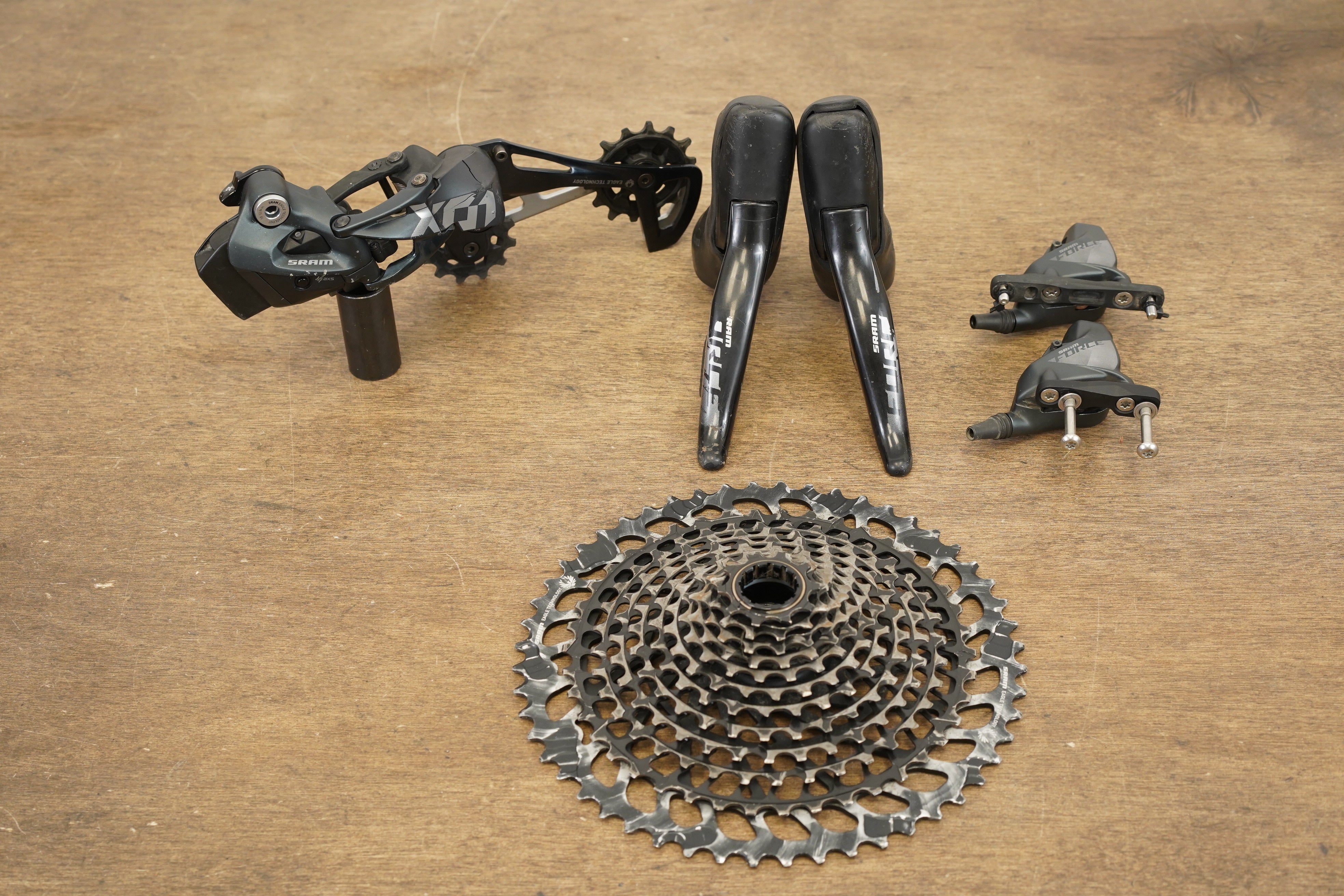 SRAM force etap axs 1× HRDグループセット SRAM Force eTap AXS 1x Electronic HRD Groupset - Summit Bicycles