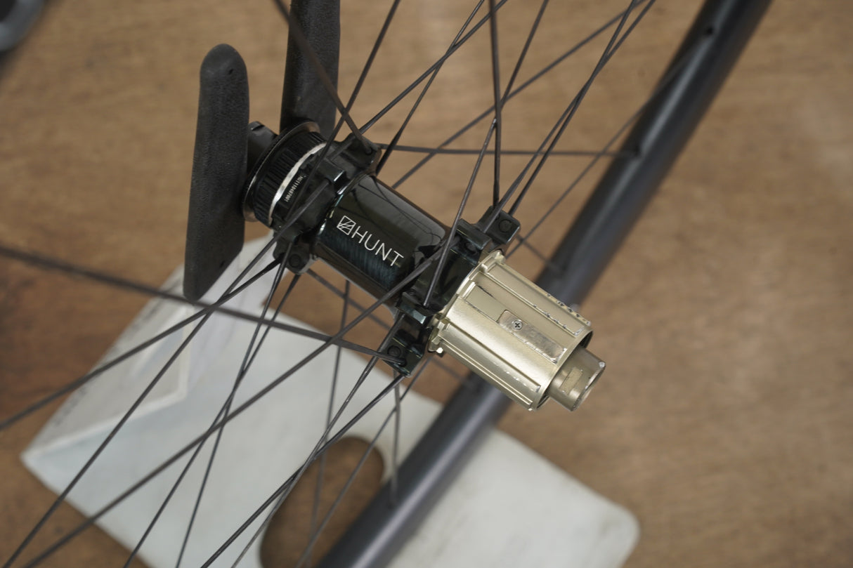 Hunt 30 Carbon Tubeless Disc Brake Wheelset Shimano/SRAM 11 Speed