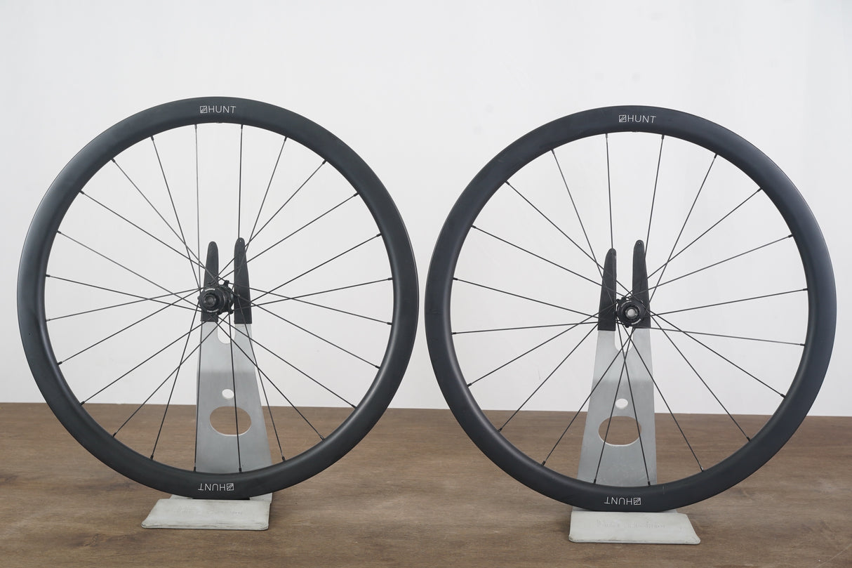 Hunt 30 Carbon Tubeless Disc Brake Wheelset Shimano/SRAM 11 Speed
