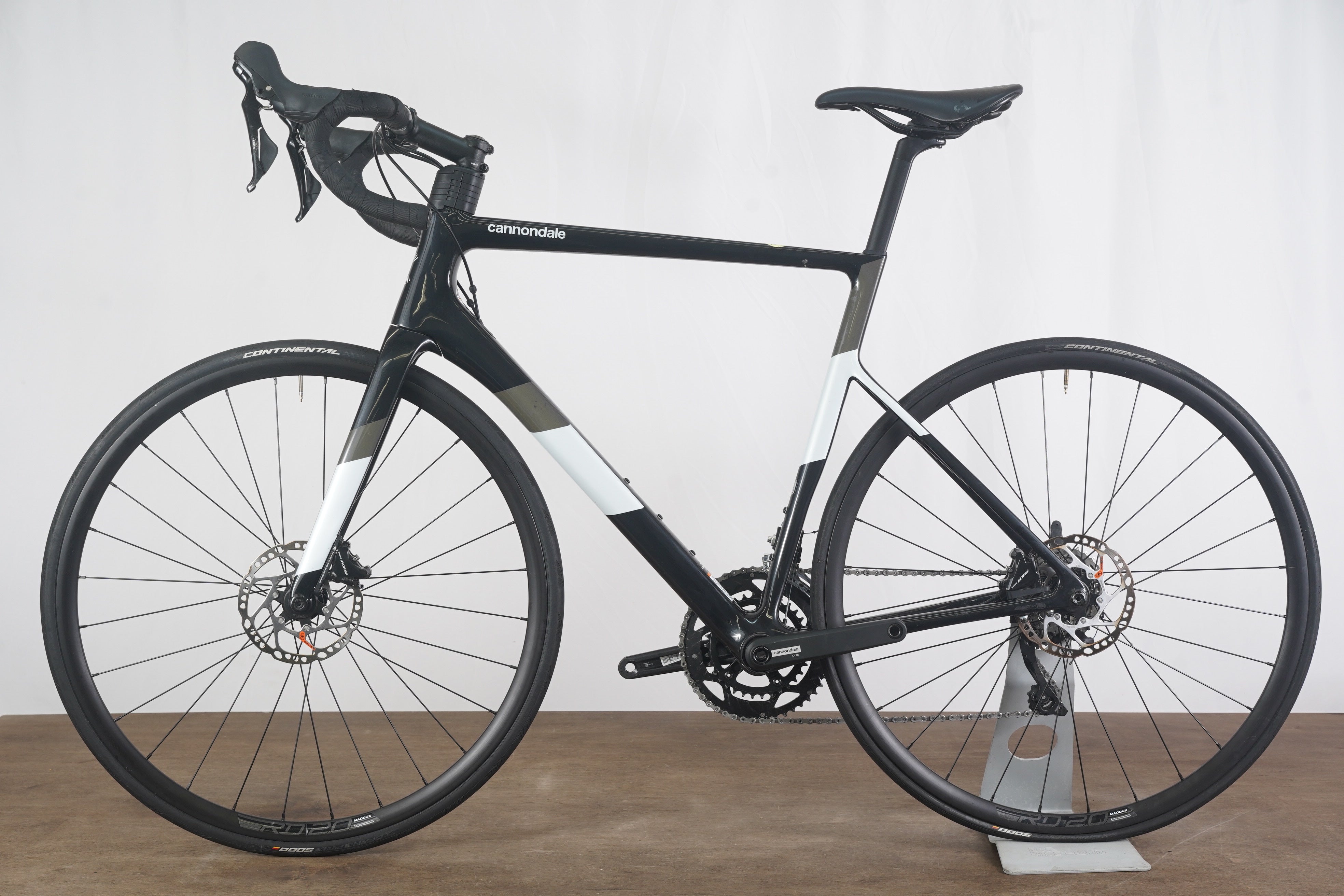 ⭐︎配送料込み⭐︎2022 cannondale super six evo 105 cannondale 2022 SuperSix Evo Carbon Disc 105 - YouTube