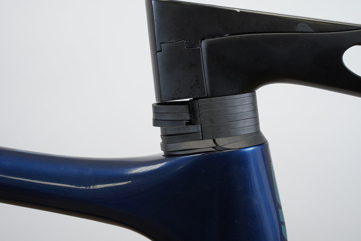 L (Large) Giant Propel Advanced Pro 1 Carbon Aero Disc Brake Road Frameset + Stem