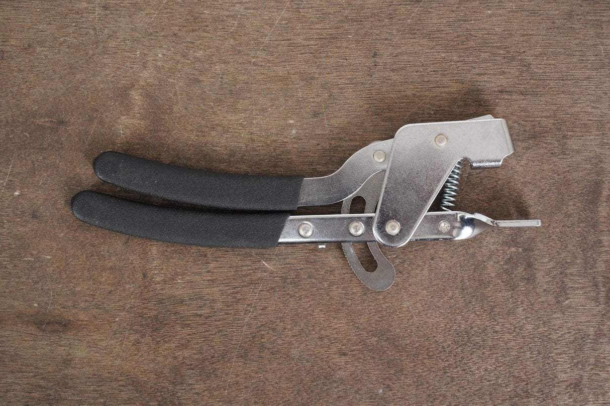 IceToolz Fourth Hand Brake Cable Puller + Locking Mechanism Tool