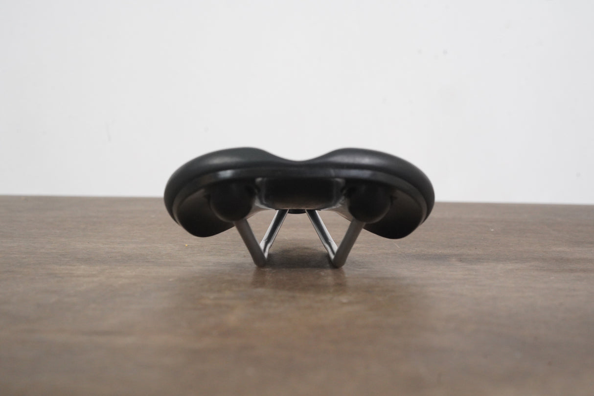 142mm (Shallow) Fabric Scoop Cr-Mo Rail Road Saddle 266g