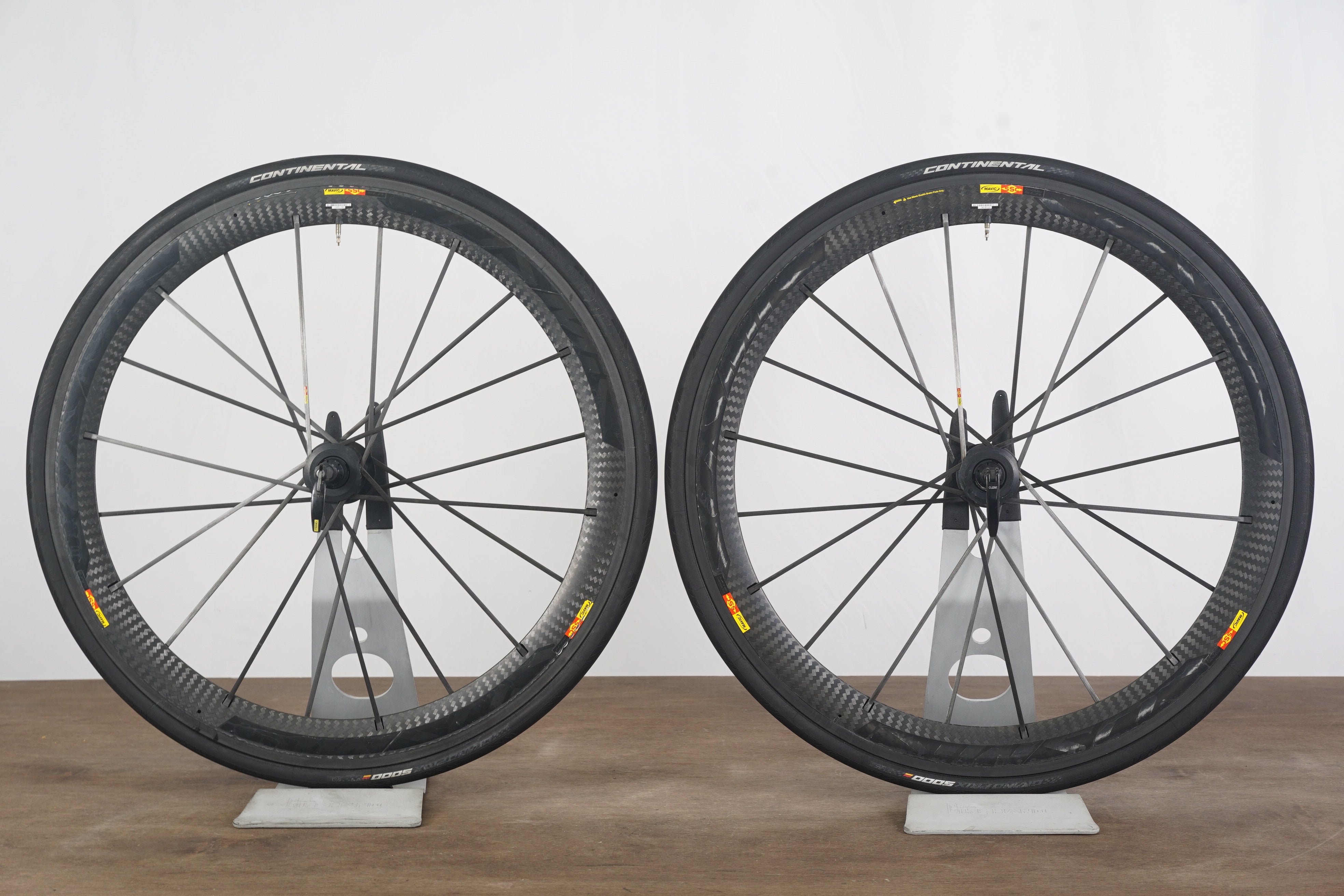 MAVIC COSMIC CARBONE SLR クリンチャーリムハイト50mm Mavic Cosmic Carbone SLR Carbon Clincher Wheelset - Components
