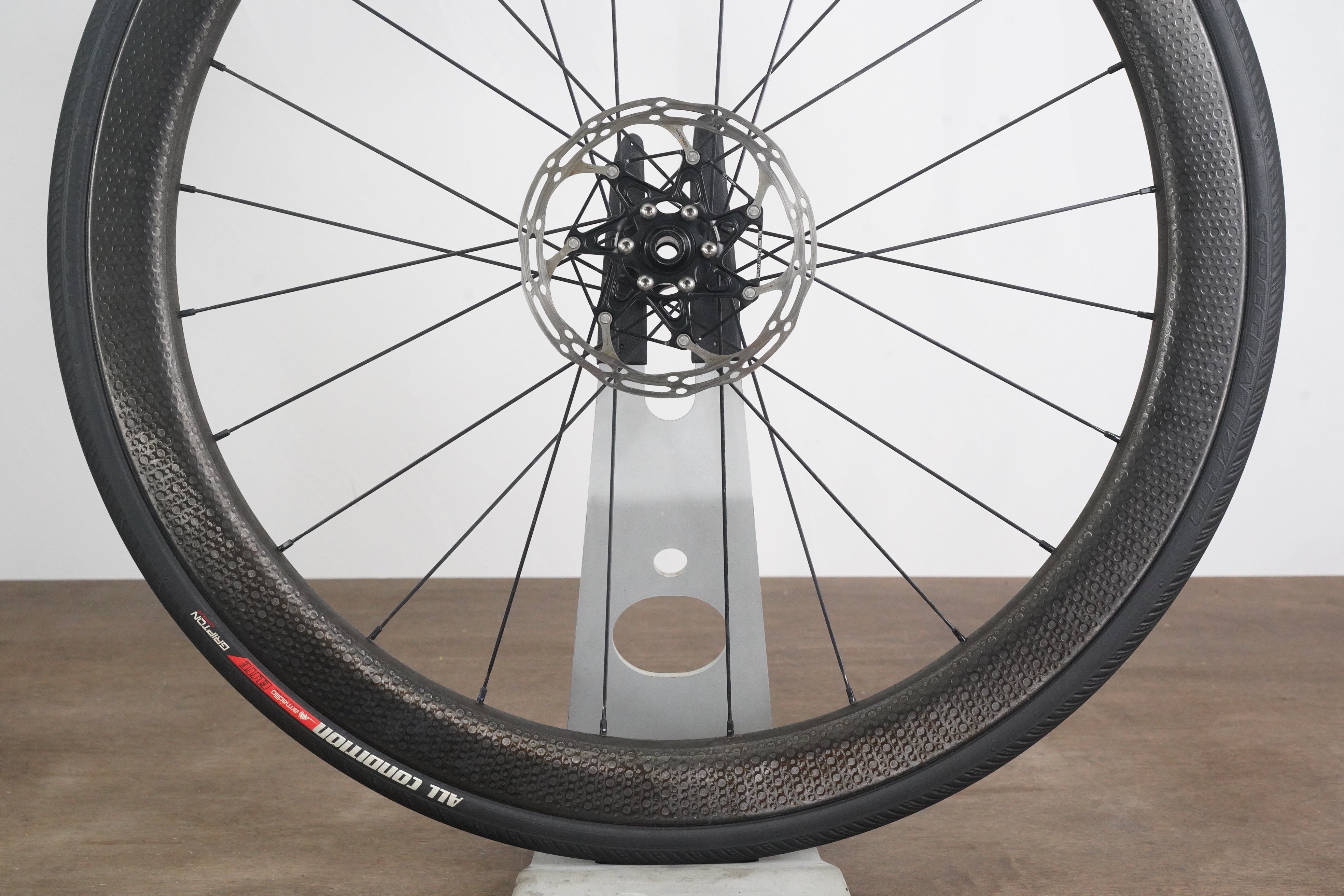 y*3様 ZIPP 303 Firecrest tubeless disc 303 Firecrest Tubeless Disc-brake | WH-303-FTLD-A1 | SRAM