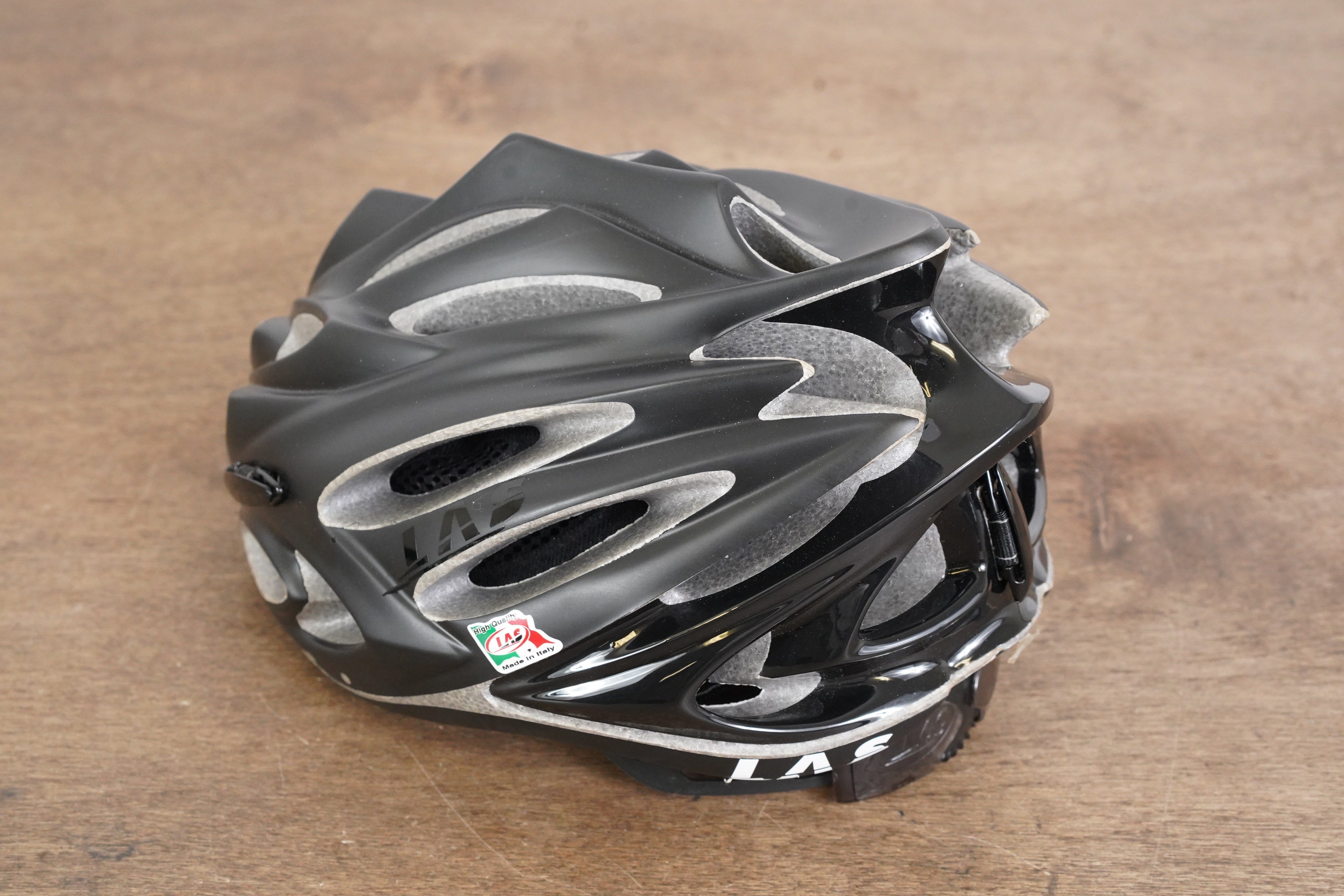 Las cycling helmets online