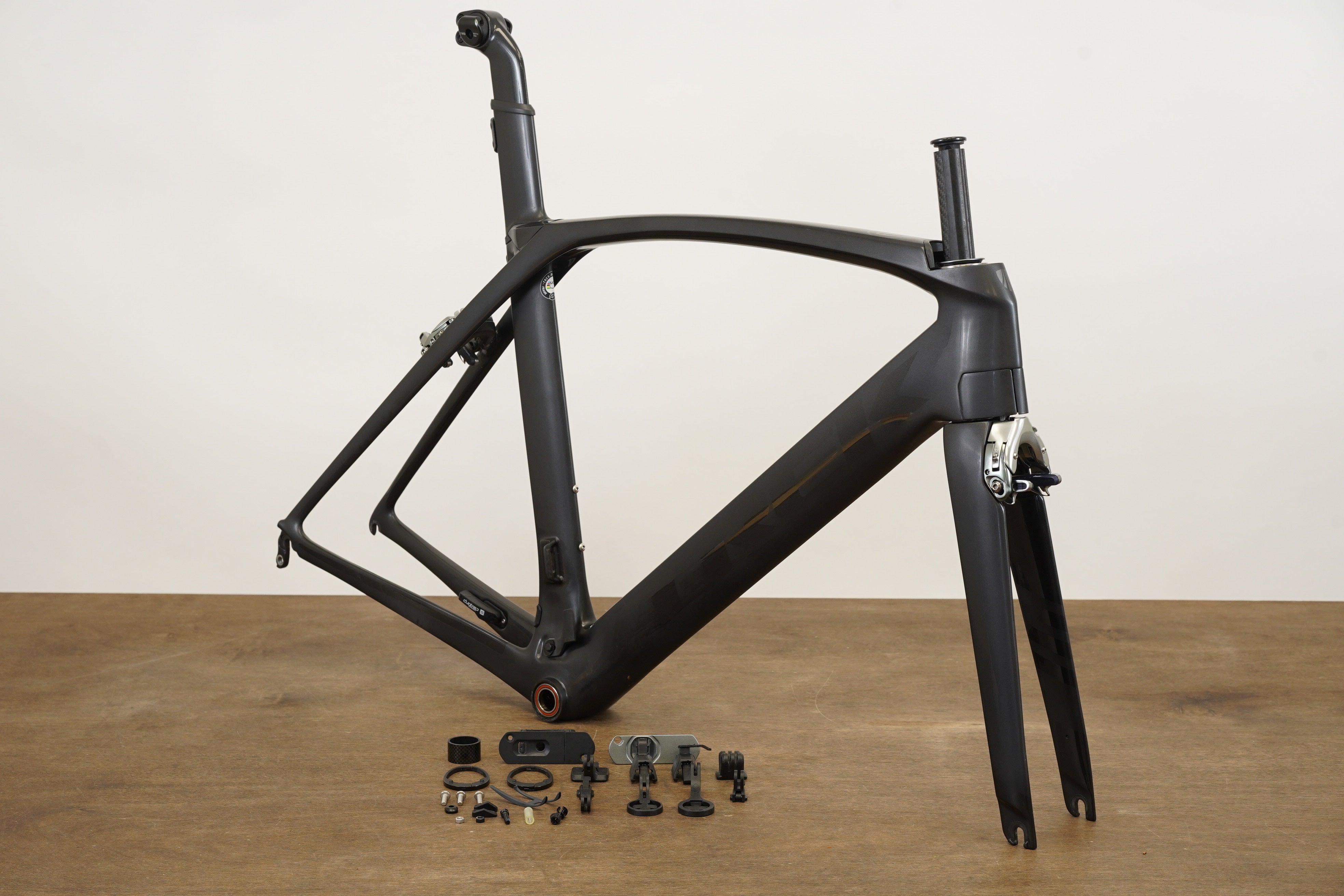 Madone 9 P1 F/S 58 R  トレック　マドン　リムブレーキ 58cm Trek Madone 9 Gen 6 Carbon Aero Rim Brake Road Frameset