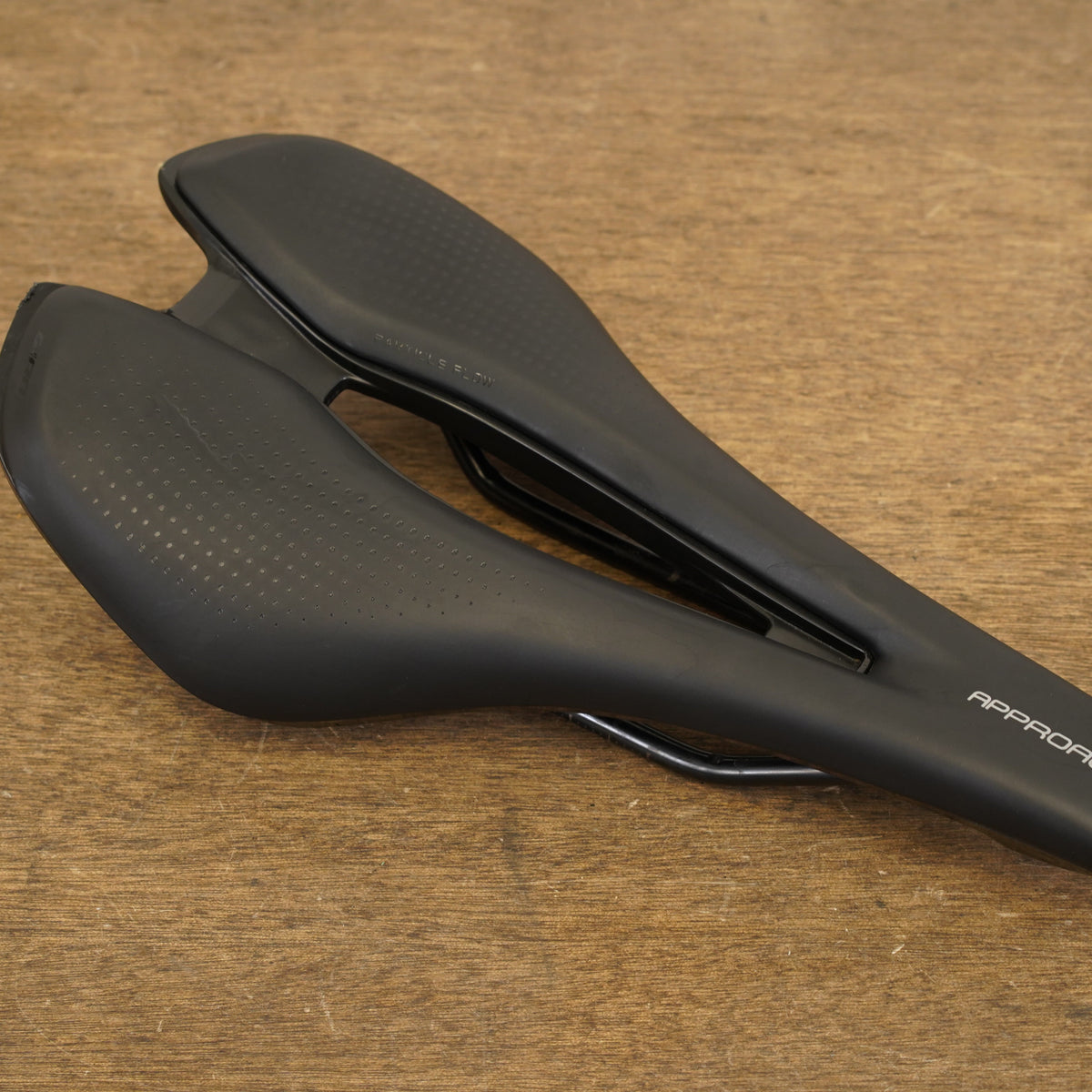 145mm Giant Approach Steel Rail Road Saddle 313g – Elevate Cycling
