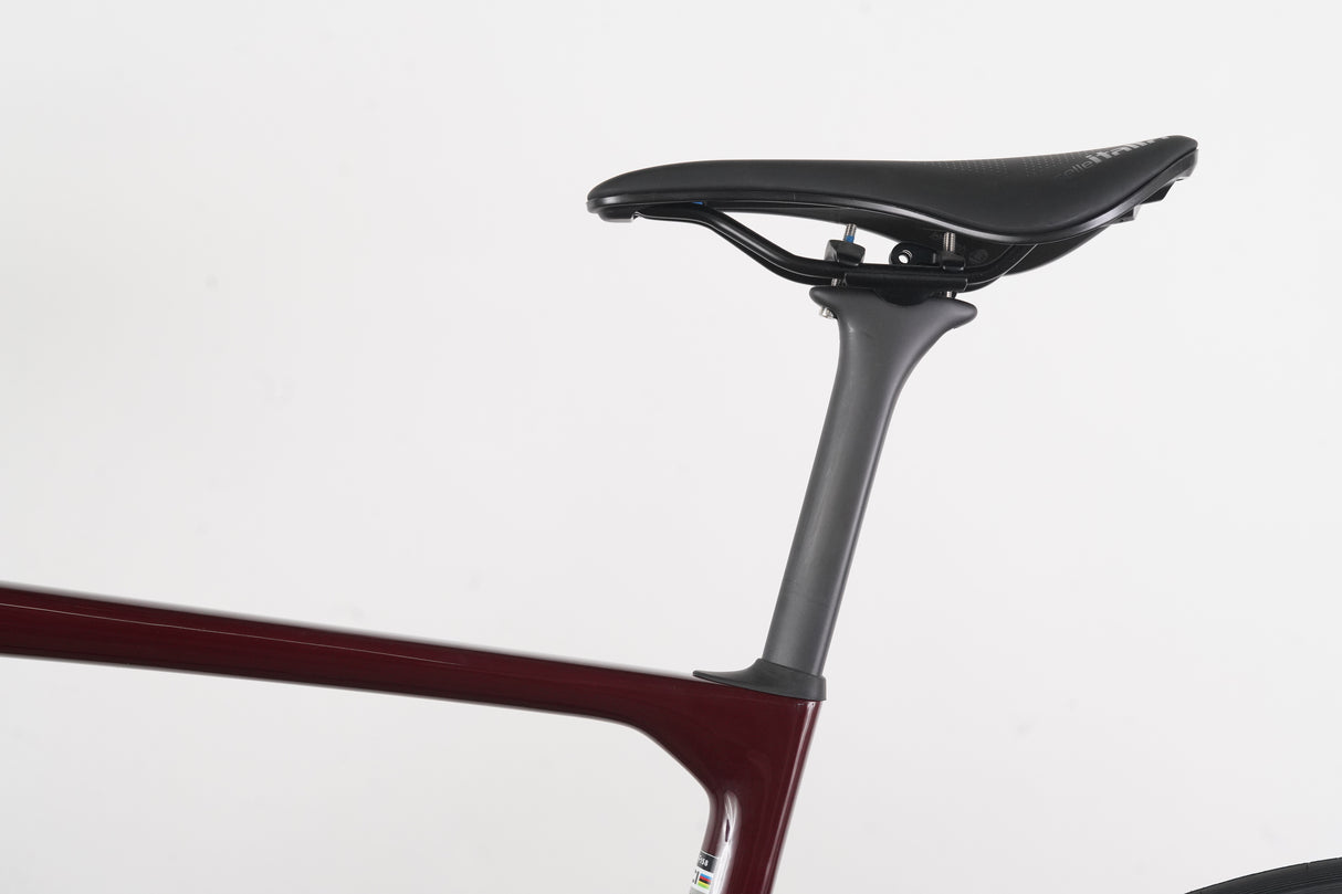 NEW 2025 56cm Cervelo Caledonia 5 Carmine Rival AXS Carbon Disc Road Bike
