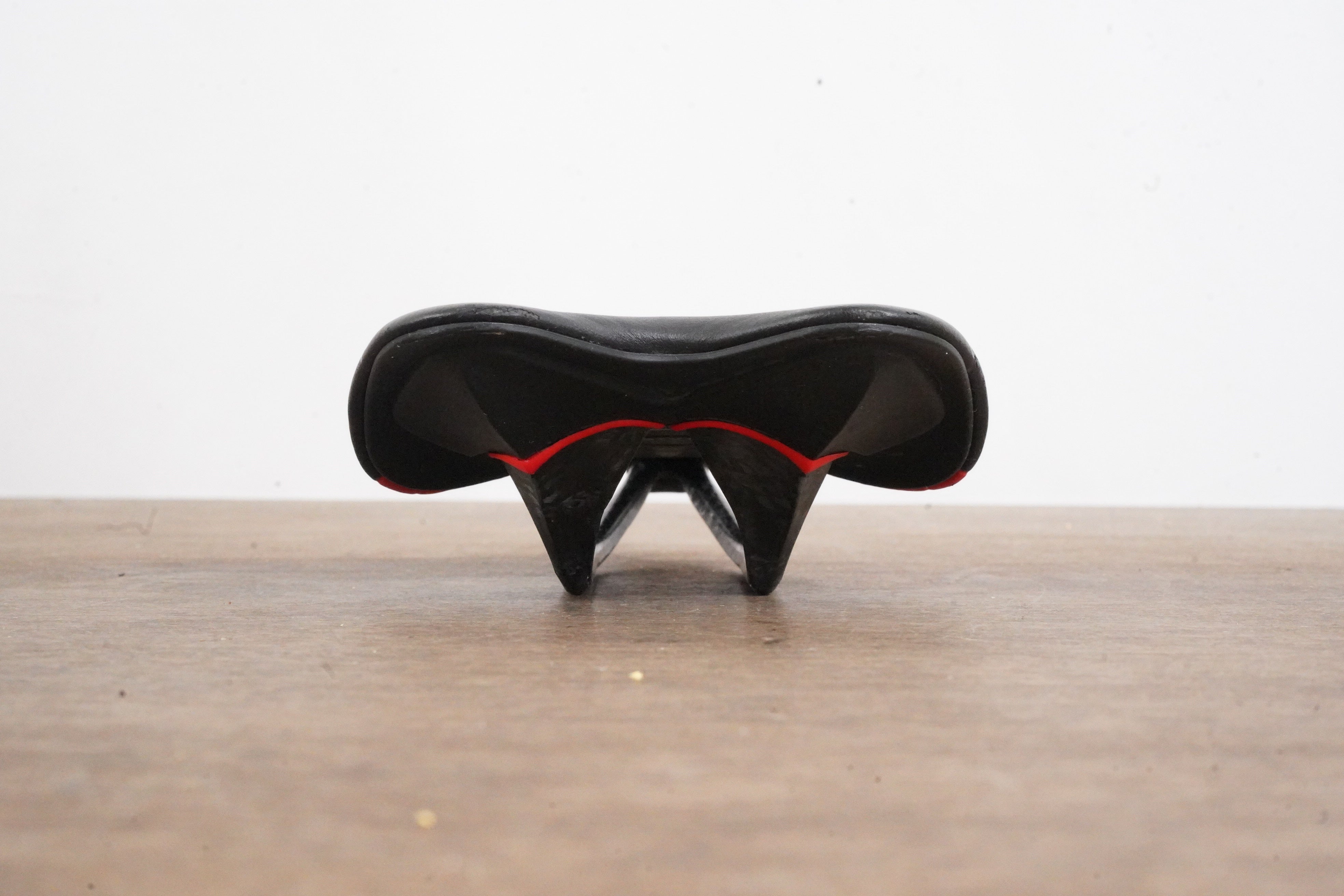 135mm Astvte Skylite SR Carbon Rail Road Saddle – Elevate