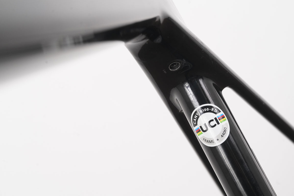 2024 M (Medium) Canyon Ultimate CF SLX Carbon Disc Road Frameset + Cockpit