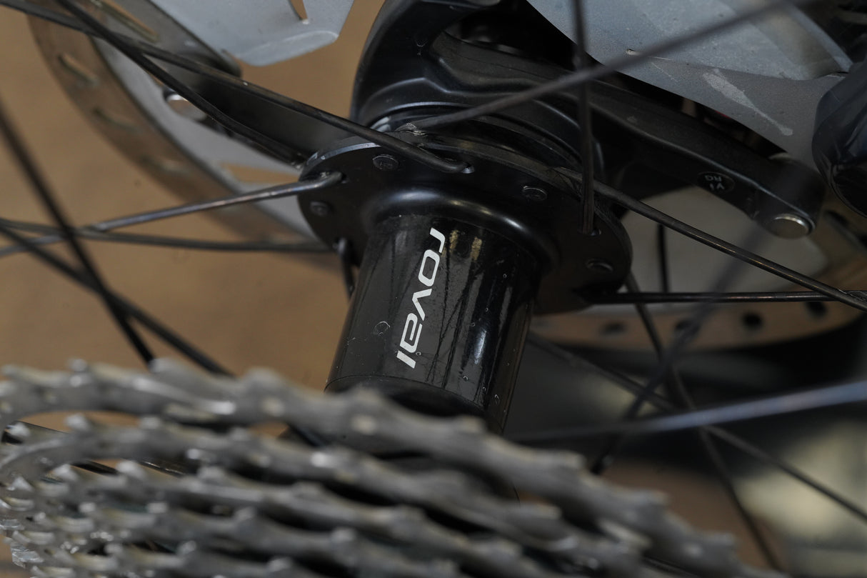 2020 56cm Specialized Roubaix Expert Ultegra Di2 Roval Carbon Disc Road Bike