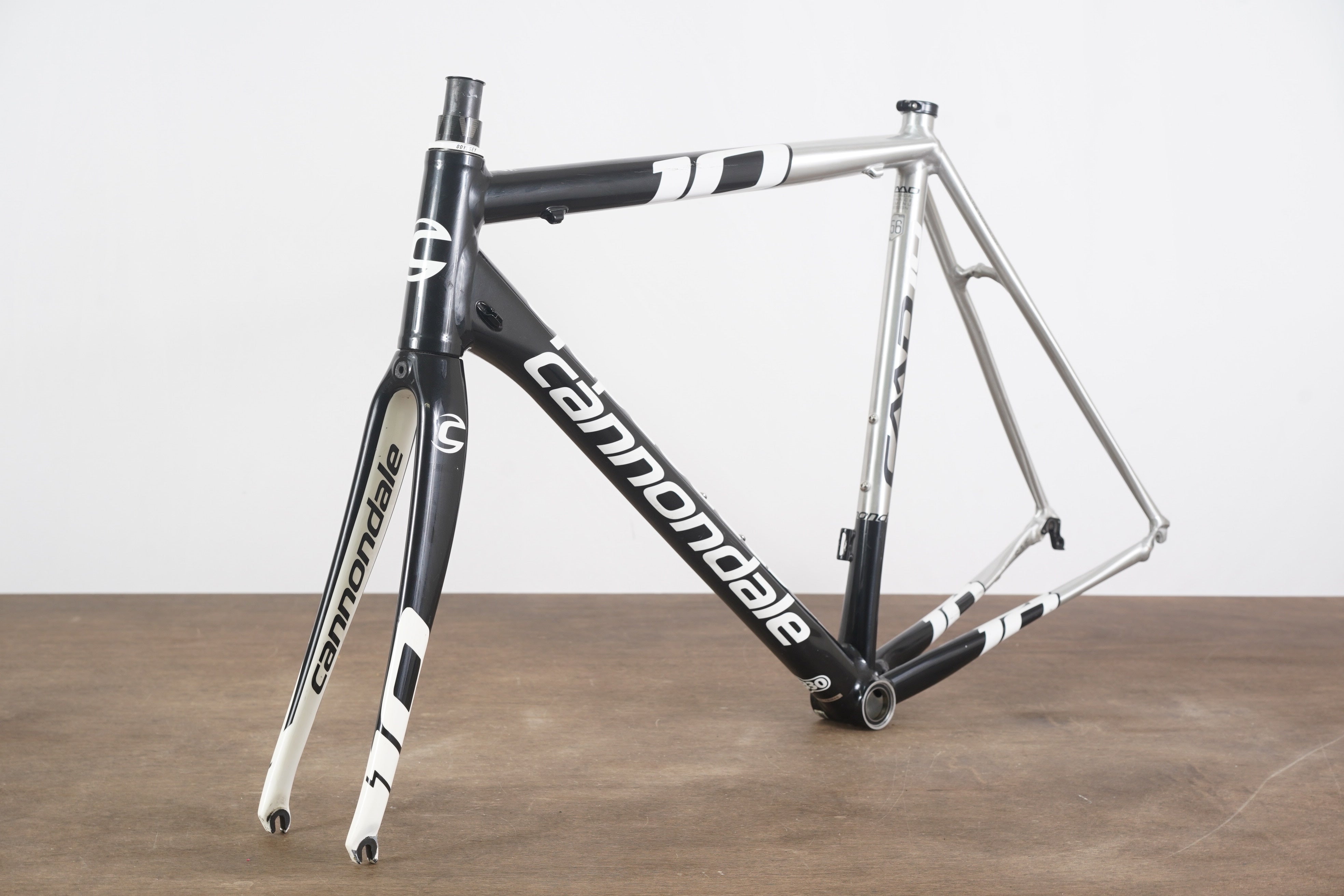 Cannondale CAAD10 フレームセット 54cm 黒白 軽量アルミ Cannondale CAAD10 フレームセット 54cm 黒白 軽量アルミ Cannondale