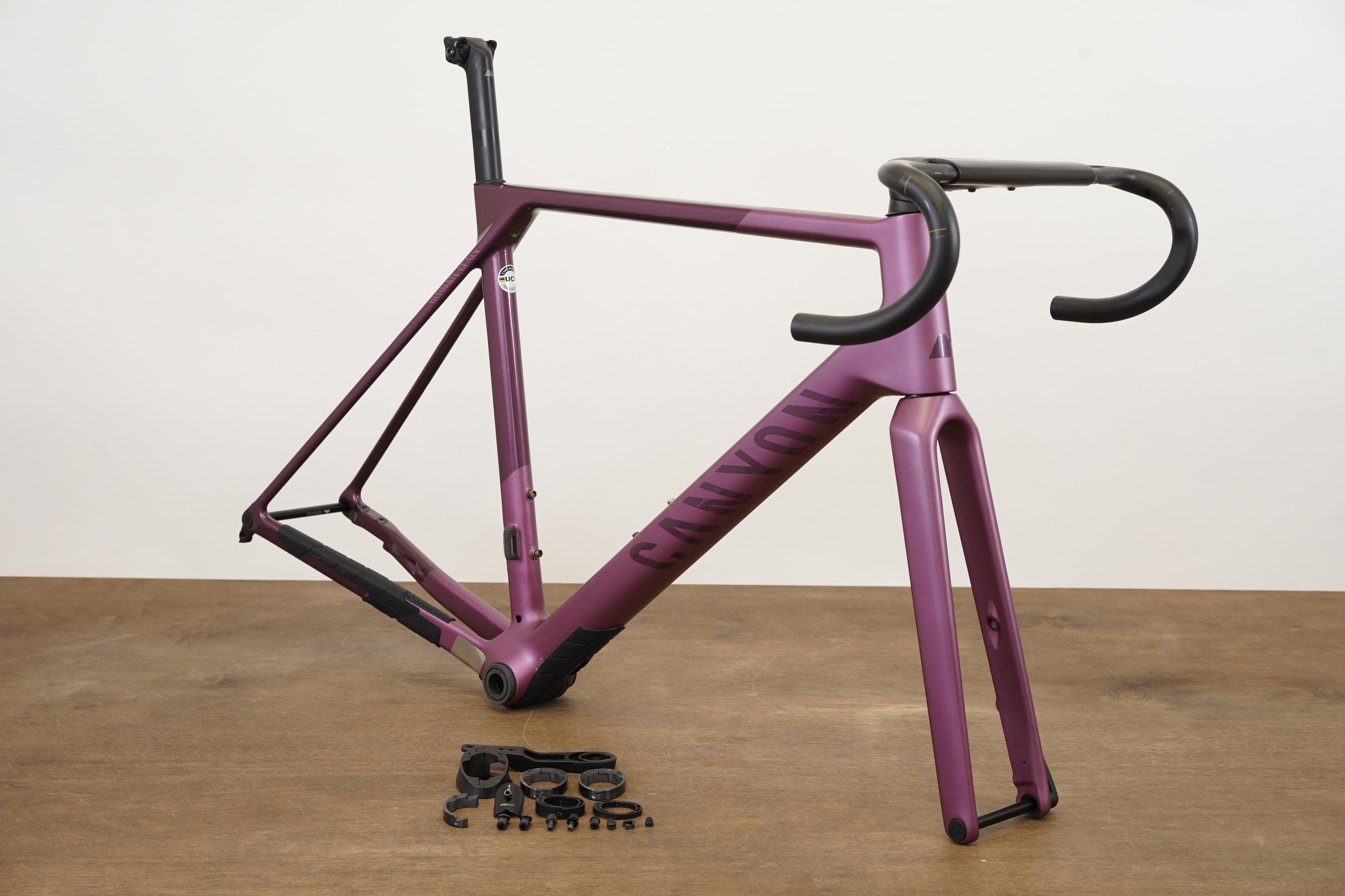 2023 L (Large) Canyon Ultimate CF SLX Carbon Disc Brake Road
