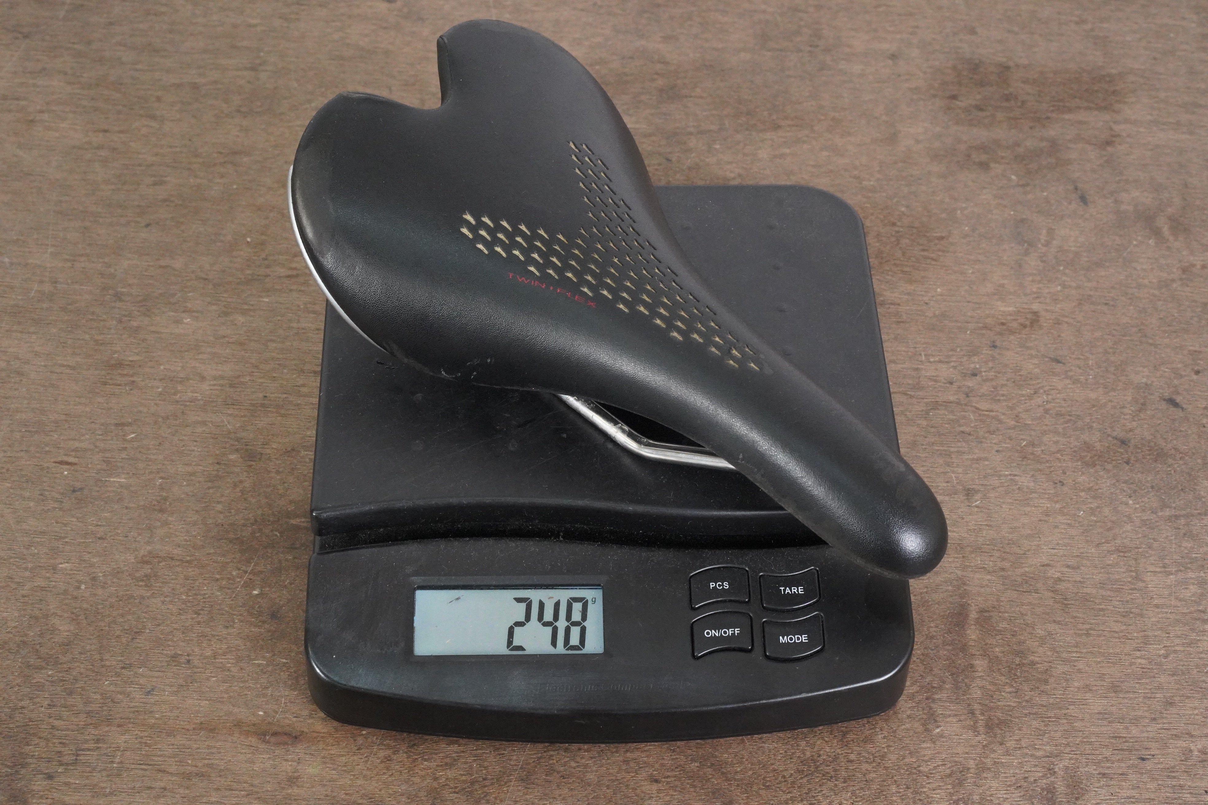 141mm Fizik Aliante Gamma Kium Rail Carbon Road Saddle 248g
