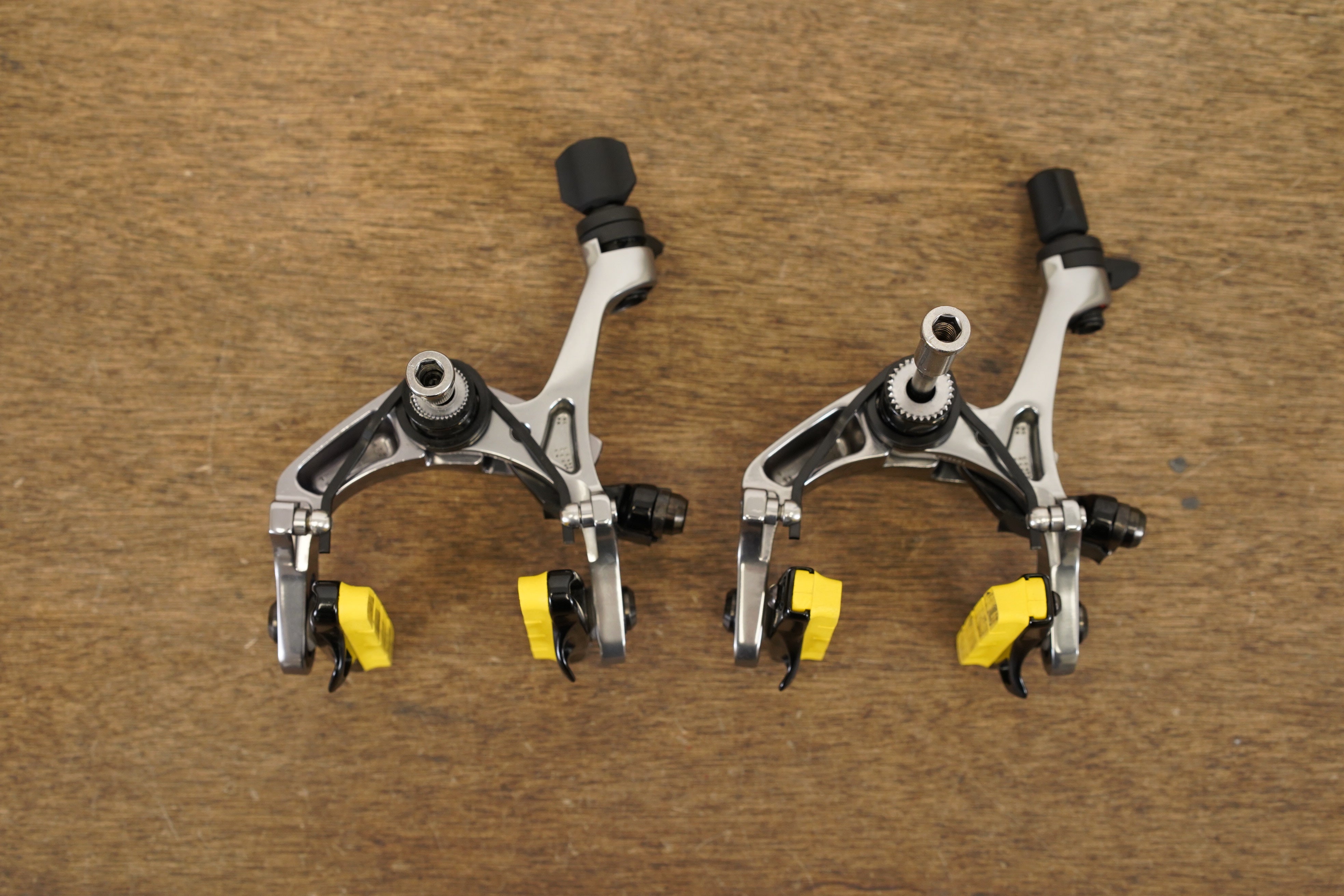 SRAM red AeroLink キャリパーブレーキ SRAM Red Aerolink Standard Center Mount Rim Brake Calipers