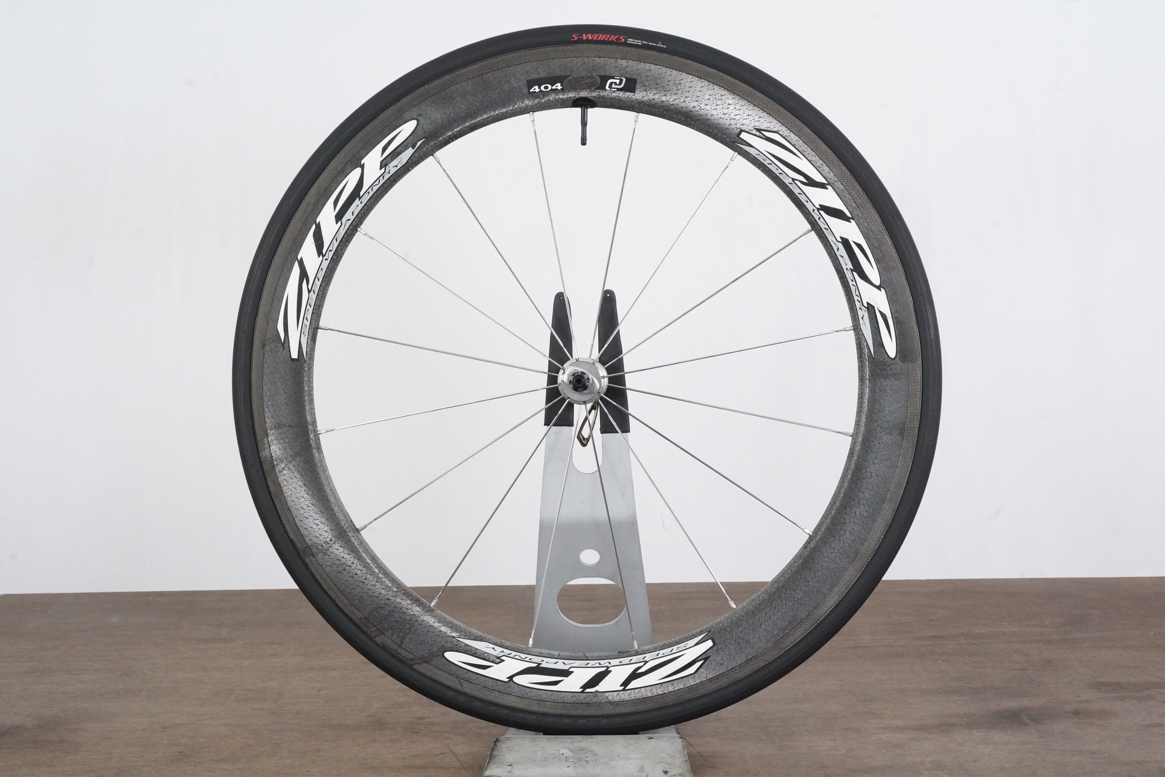 FRONT Zipp 404 Carbon Clincher Rim Brake Wheel – Elevate Cycling
