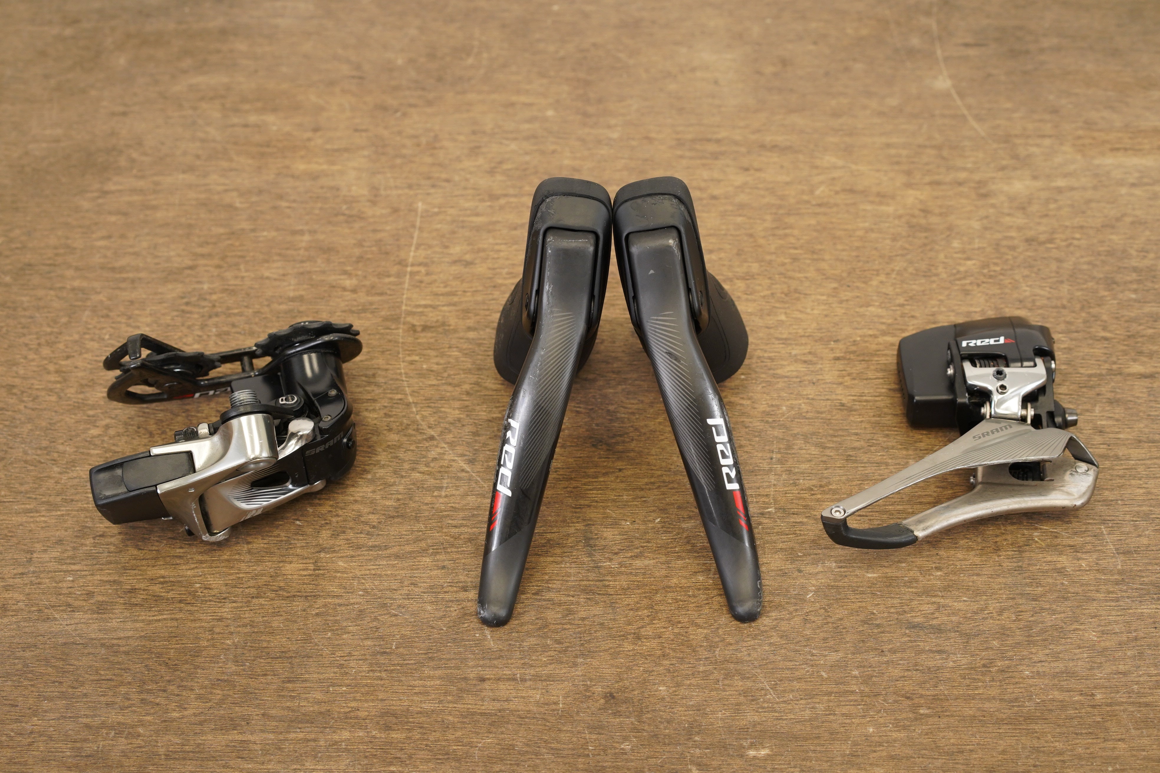 SRAM RED E-TAP. 3点セット SRAM Red eTap 11 Speed Wireless Electronic Rim Brake Groupset