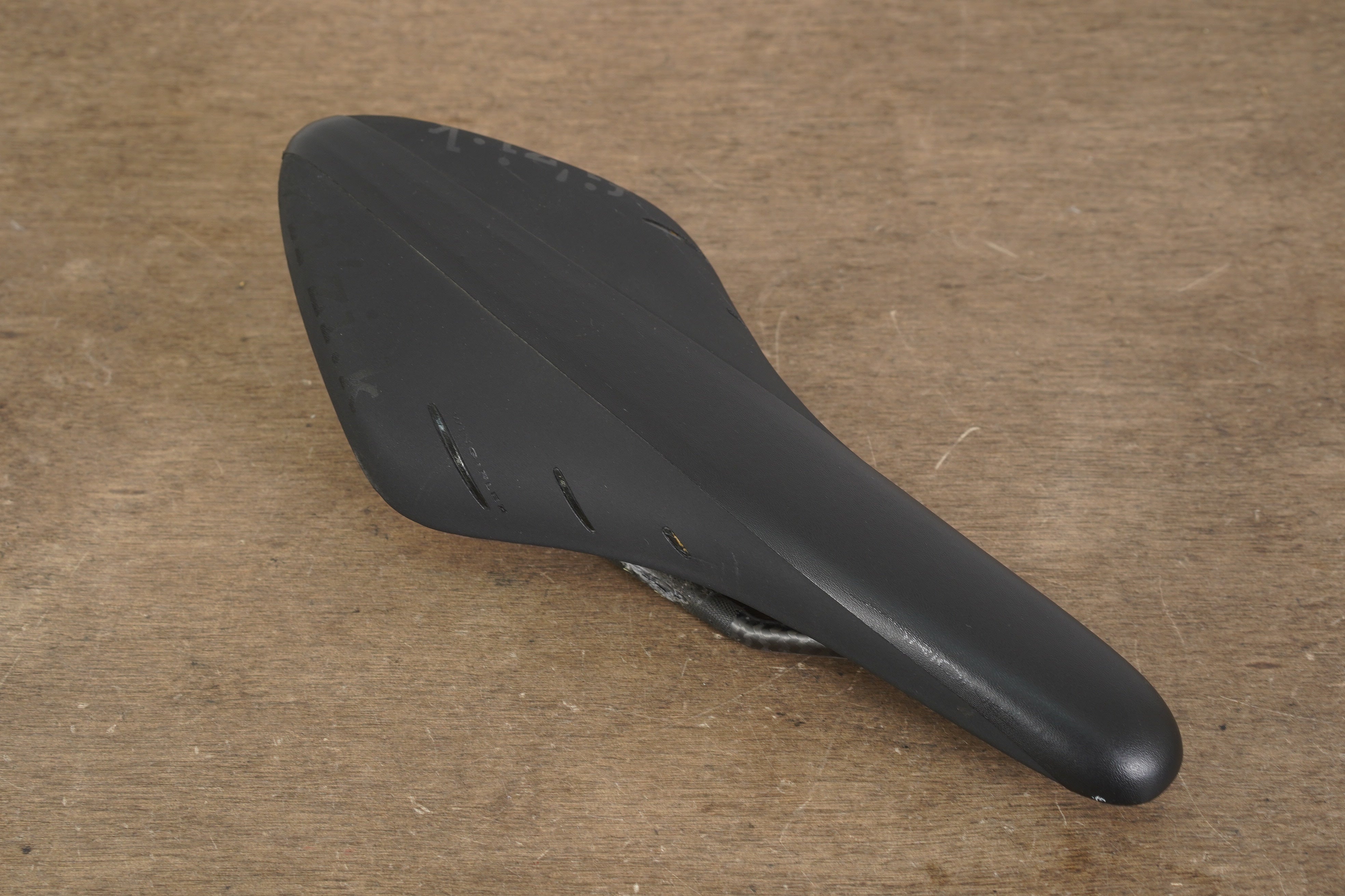 126mm (Regular) Fizik Arione R1 Carbon Rail Road Saddle 167g