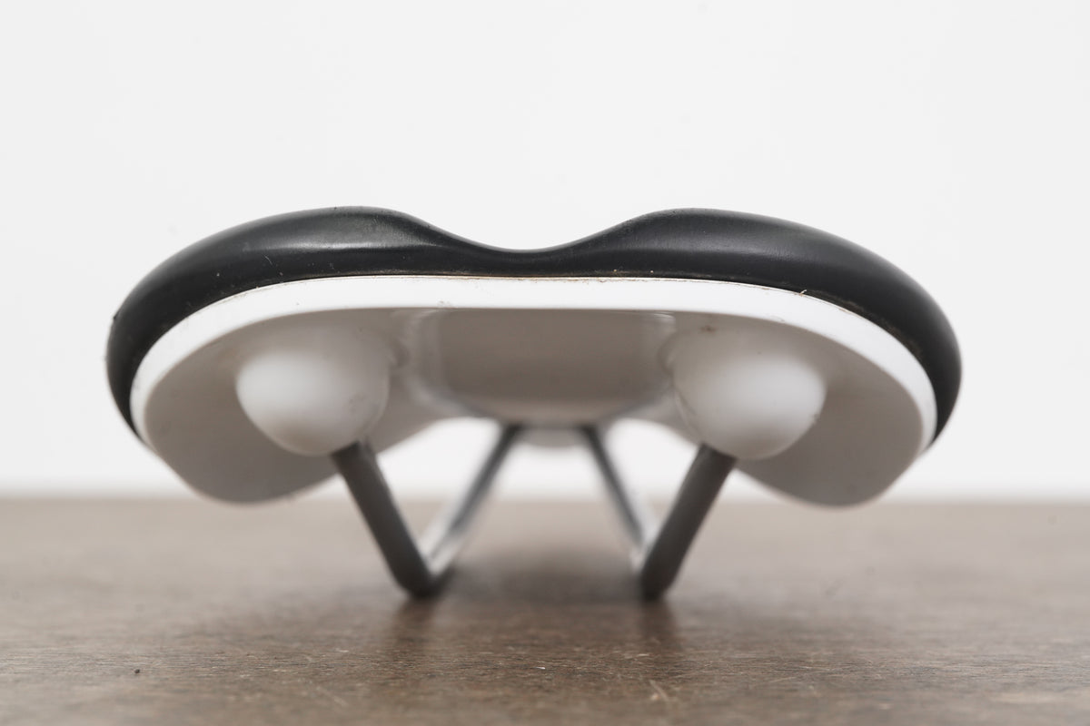 142mm (Shallow) Fabric Scoop Cr-Mo Rail Road Saddle 266g