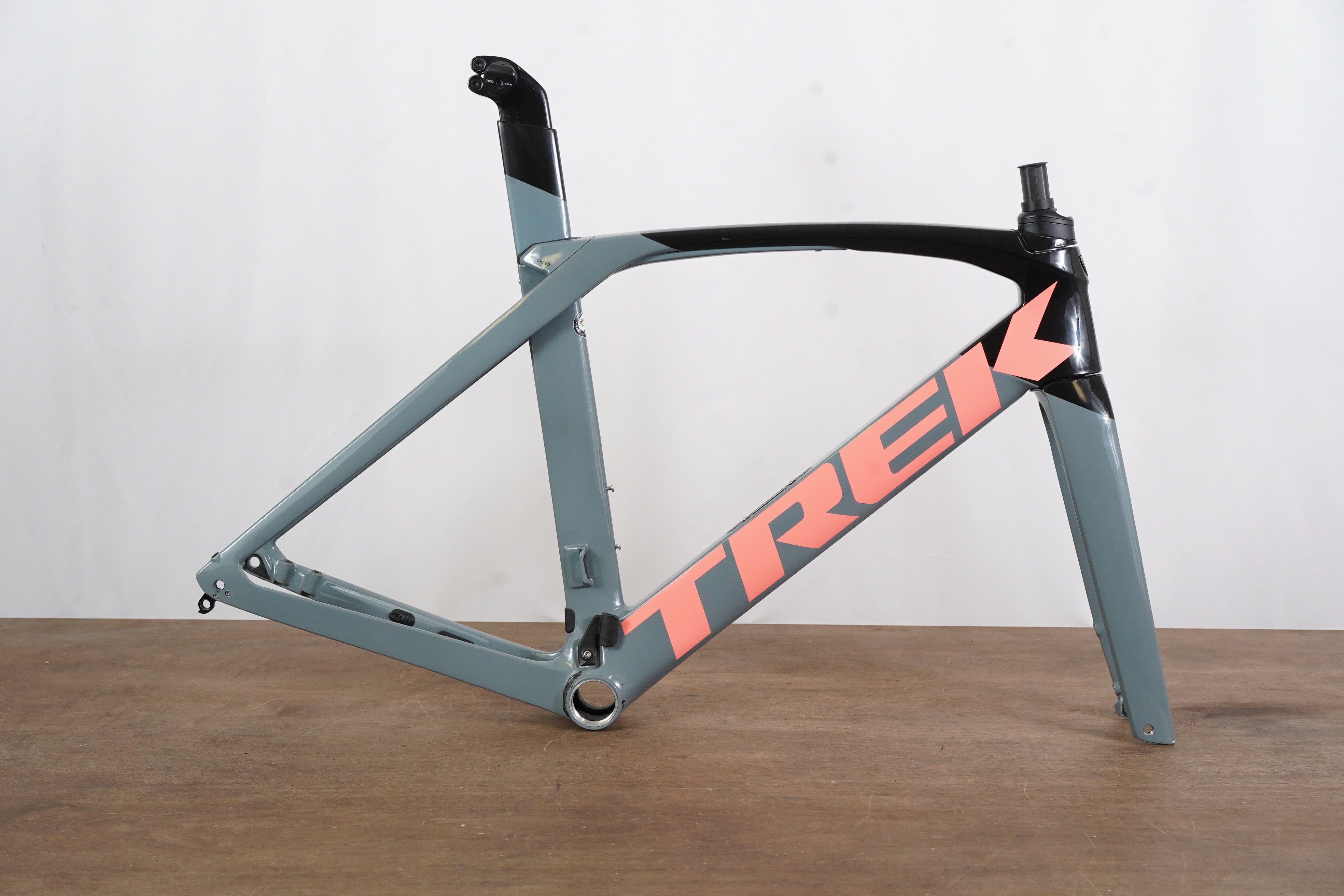 Trek madone frameset disc hotsell