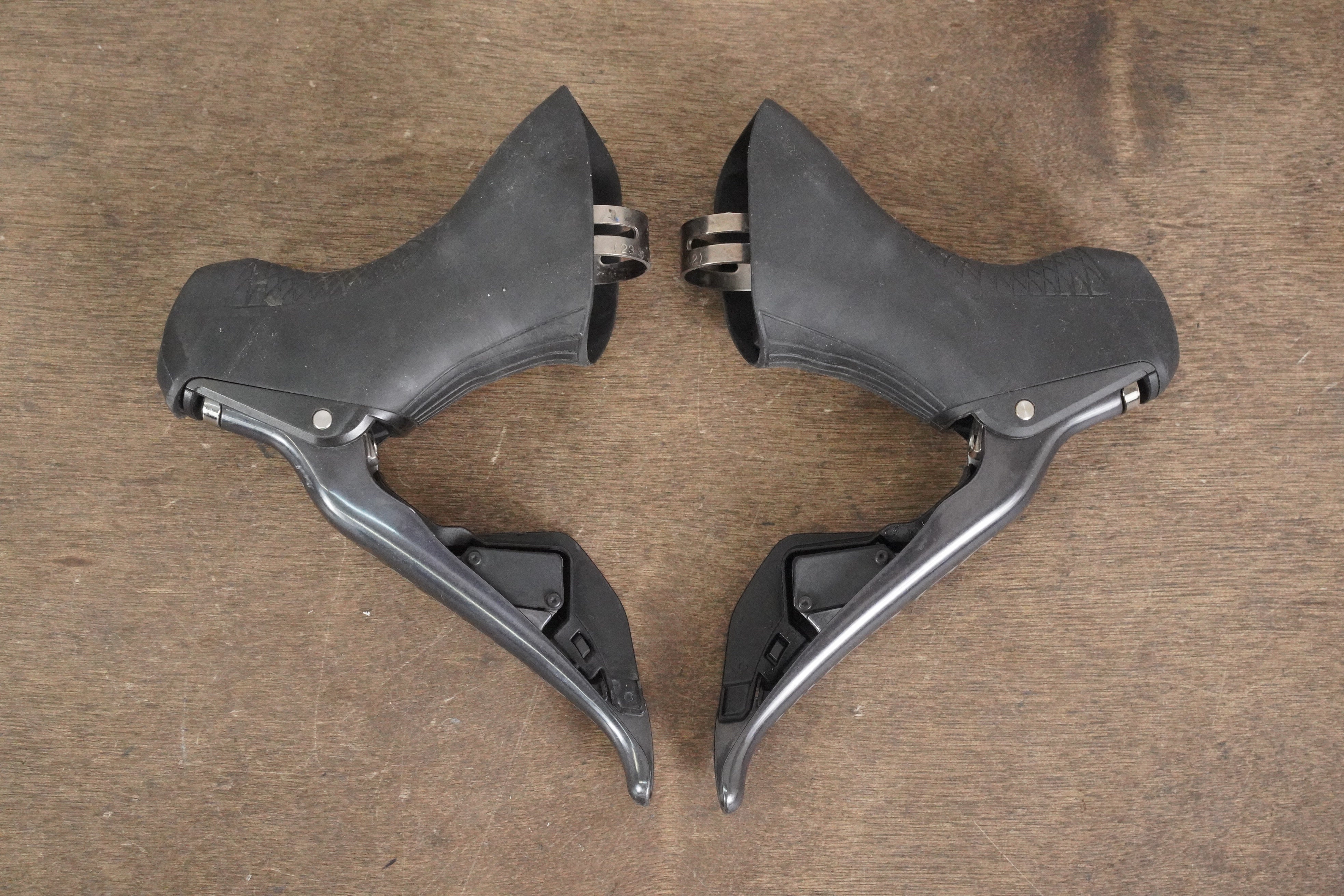 Shimano Ultegra ST-R8070 シフター・レバー Shimano Ultegra ST-R8070 Di2 11-Speed Hydraulic Shifft/Brake