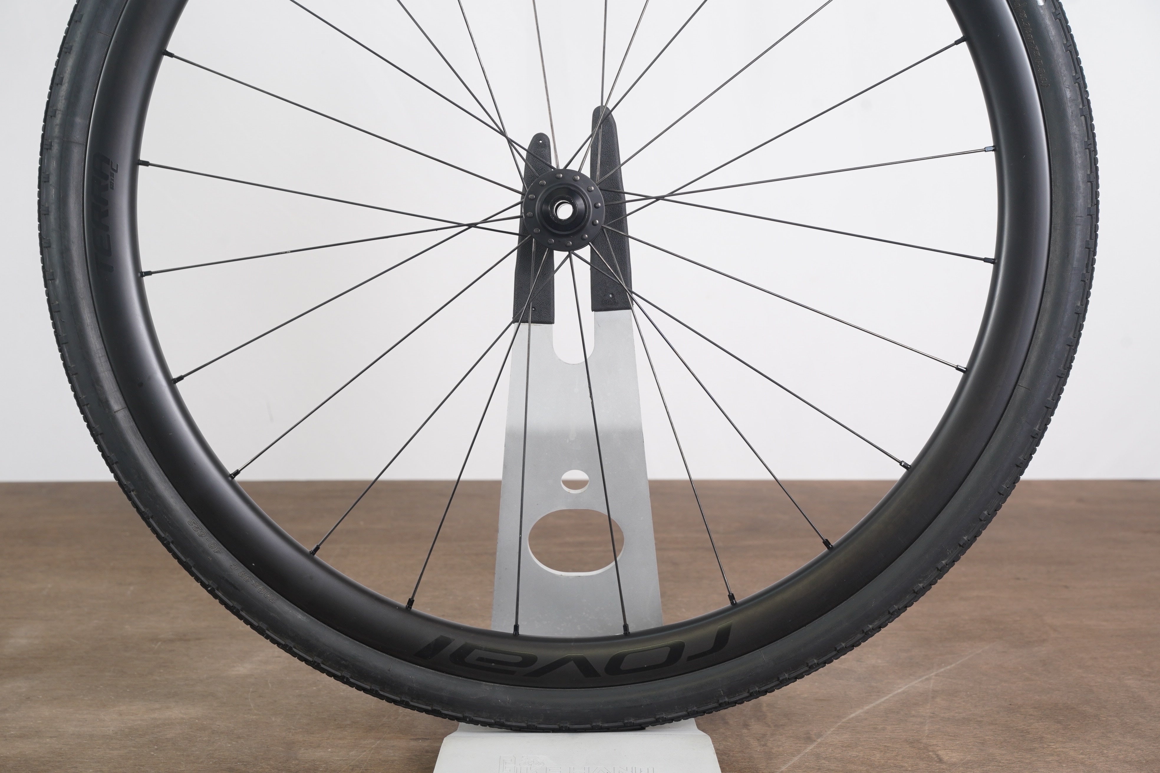 Roval Terra C DT Swiss 370 Carbon Tubeless Clincher Disc Brake