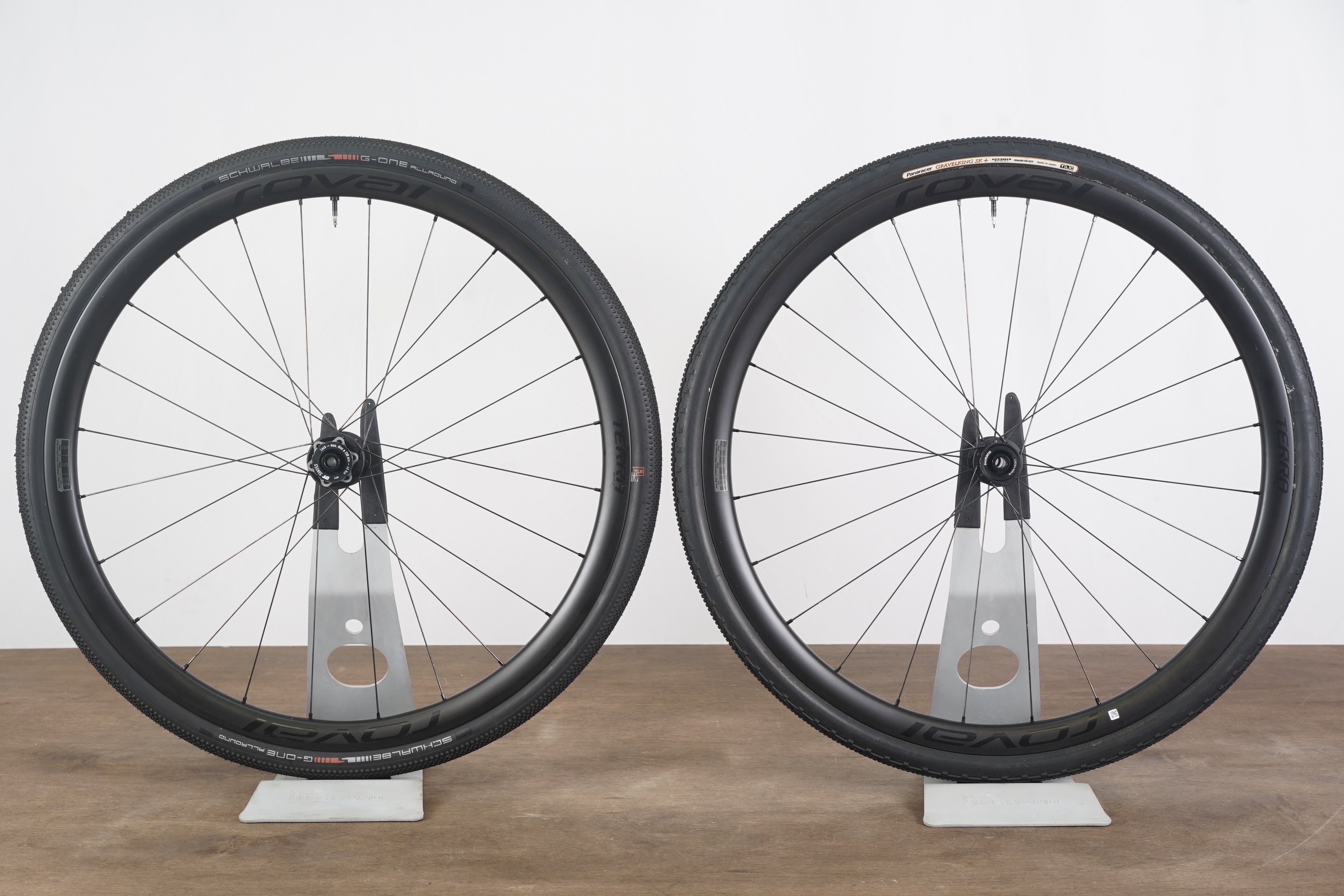 Roval Terra C DT Swiss 370 Carbon Tubeless Clincher Disc Brake