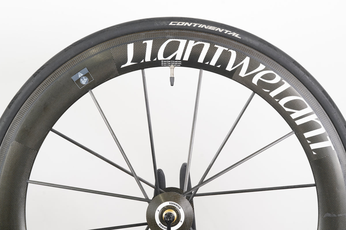 Lightweight Fernweg Carbon Clincher Rim Brake Wheelset Shimano/SRAM 11 Speed