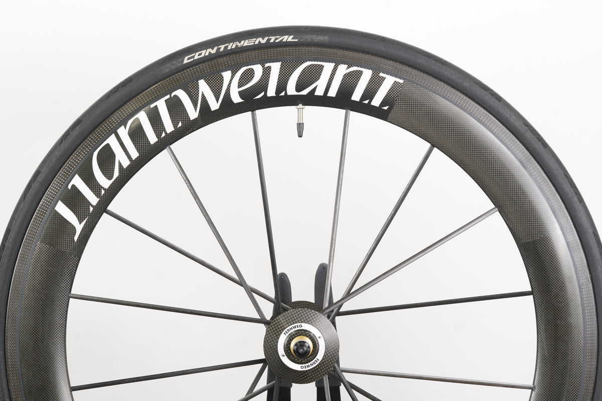 Lightweight Fernweg Carbon Clincher Rim Brake Wheelset Shimano/SRAM 11 Speed