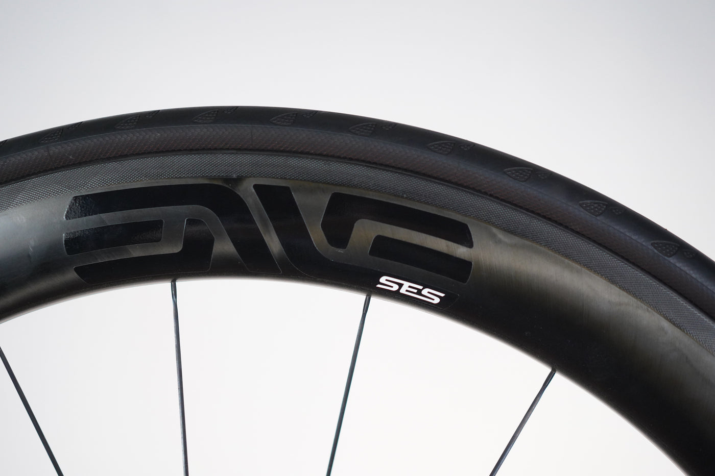 *Damaged* FRONT ENVE 5.6 Carbon Tubeless Clincher Chris King R45 Rim Brake Wheel