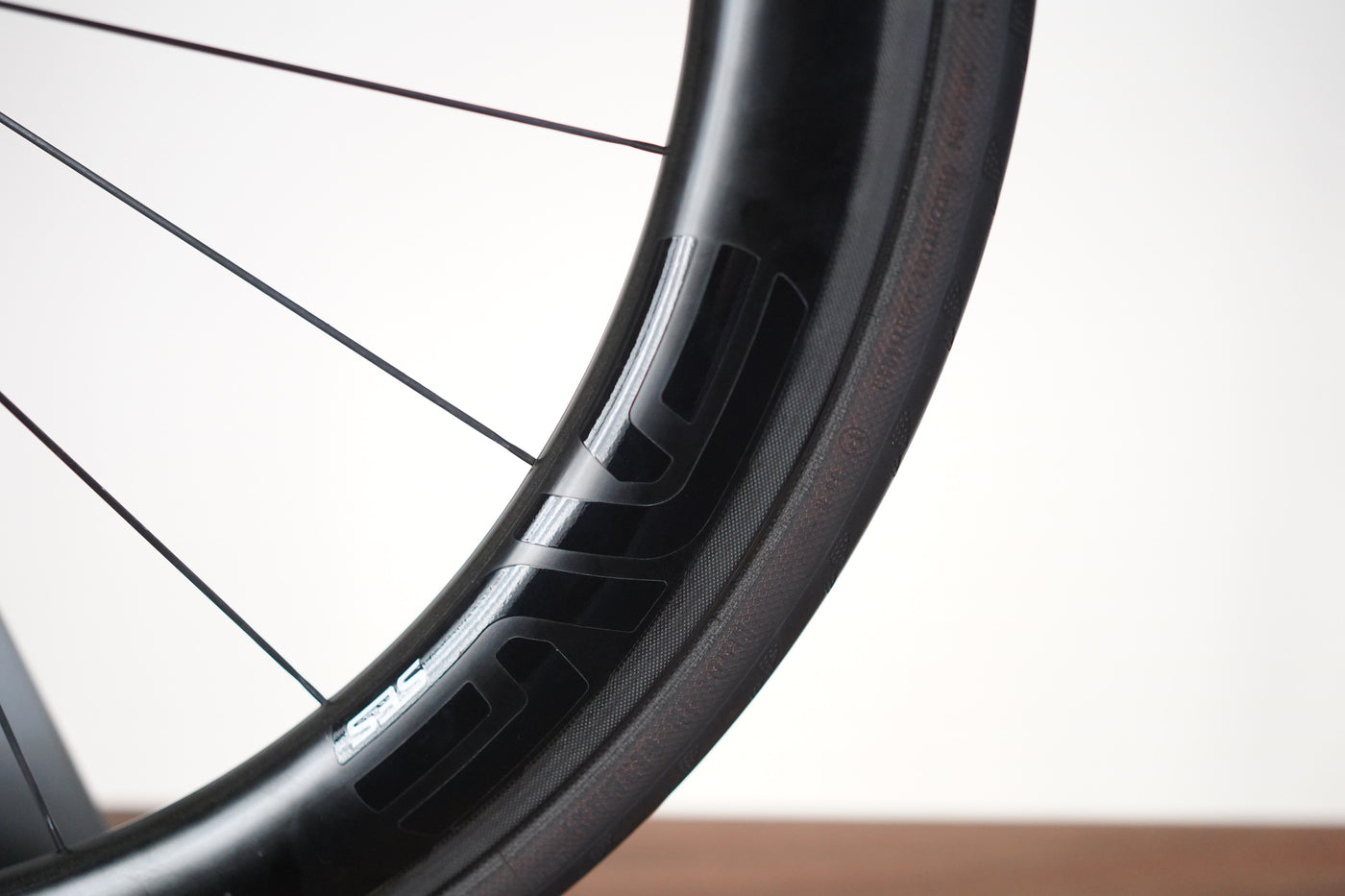 *Damaged* FRONT ENVE 5.6 Carbon Tubeless Clincher Chris King R45 Rim Brake Wheel